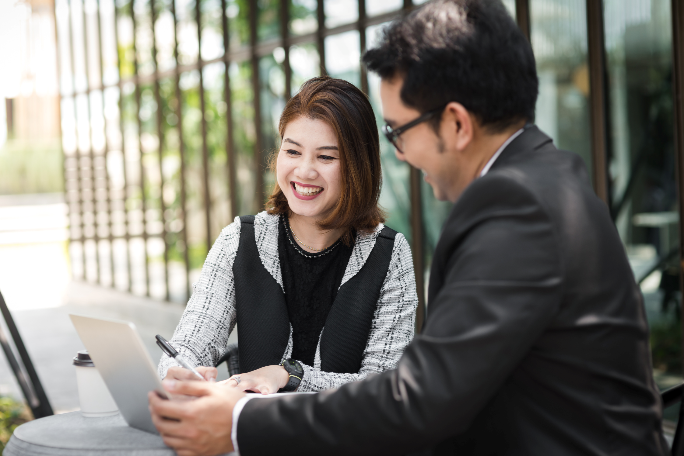 Thu nhap khong on dinh nen mua loai bao hiem nhan tho nao? hinh anh