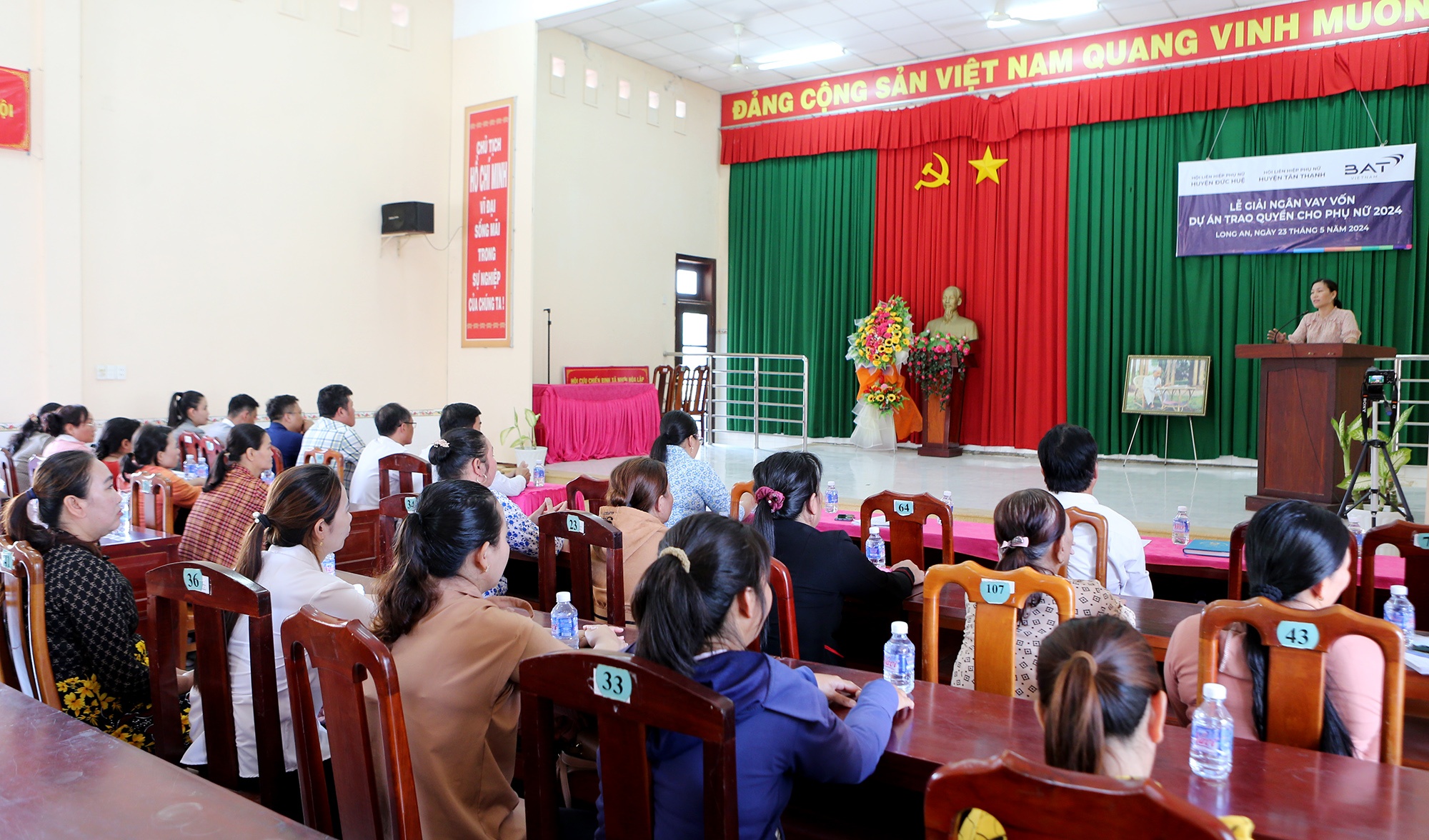 Doanh nghiep no luc dong gop thuc day binh dang gioi tai Viet Nam hinh anh