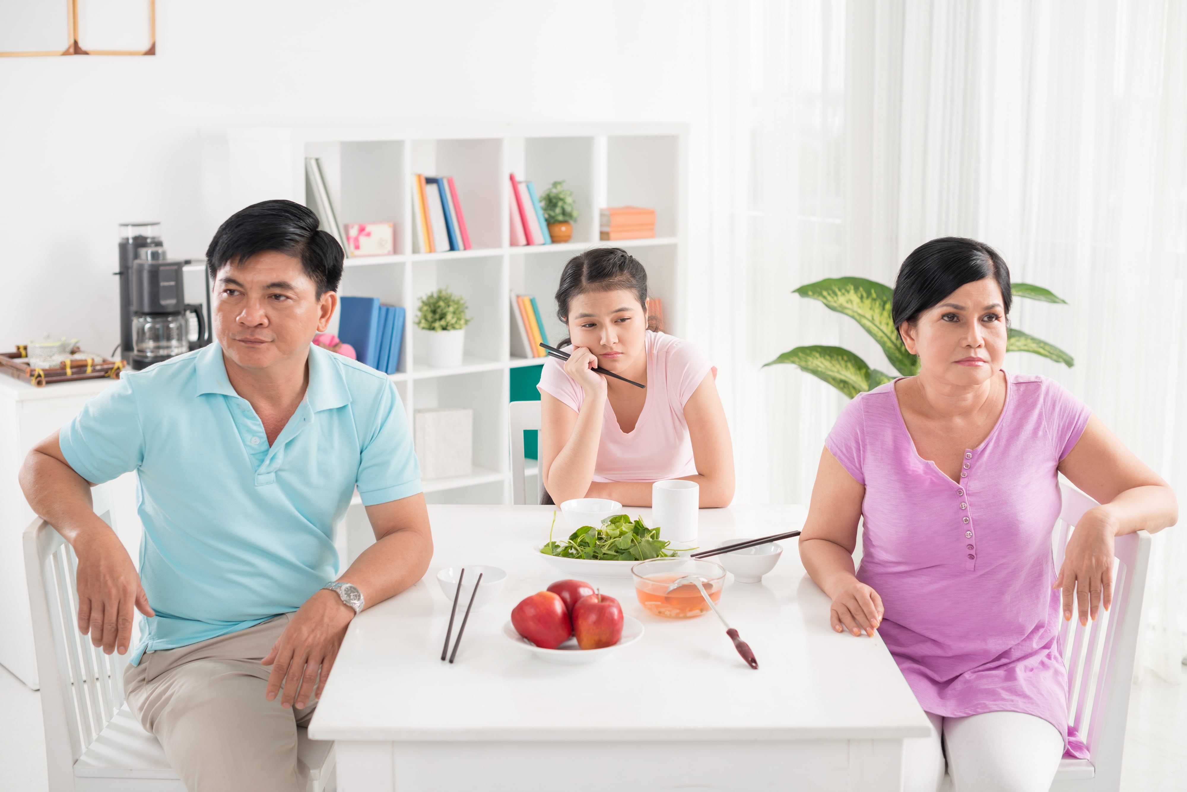 Khoang cach gia dinh anh 4