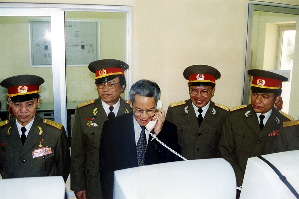 Hanh trinh khat vong Viettel: 35 nam chinh phuc nhung dinh nui cao hon hinh anh