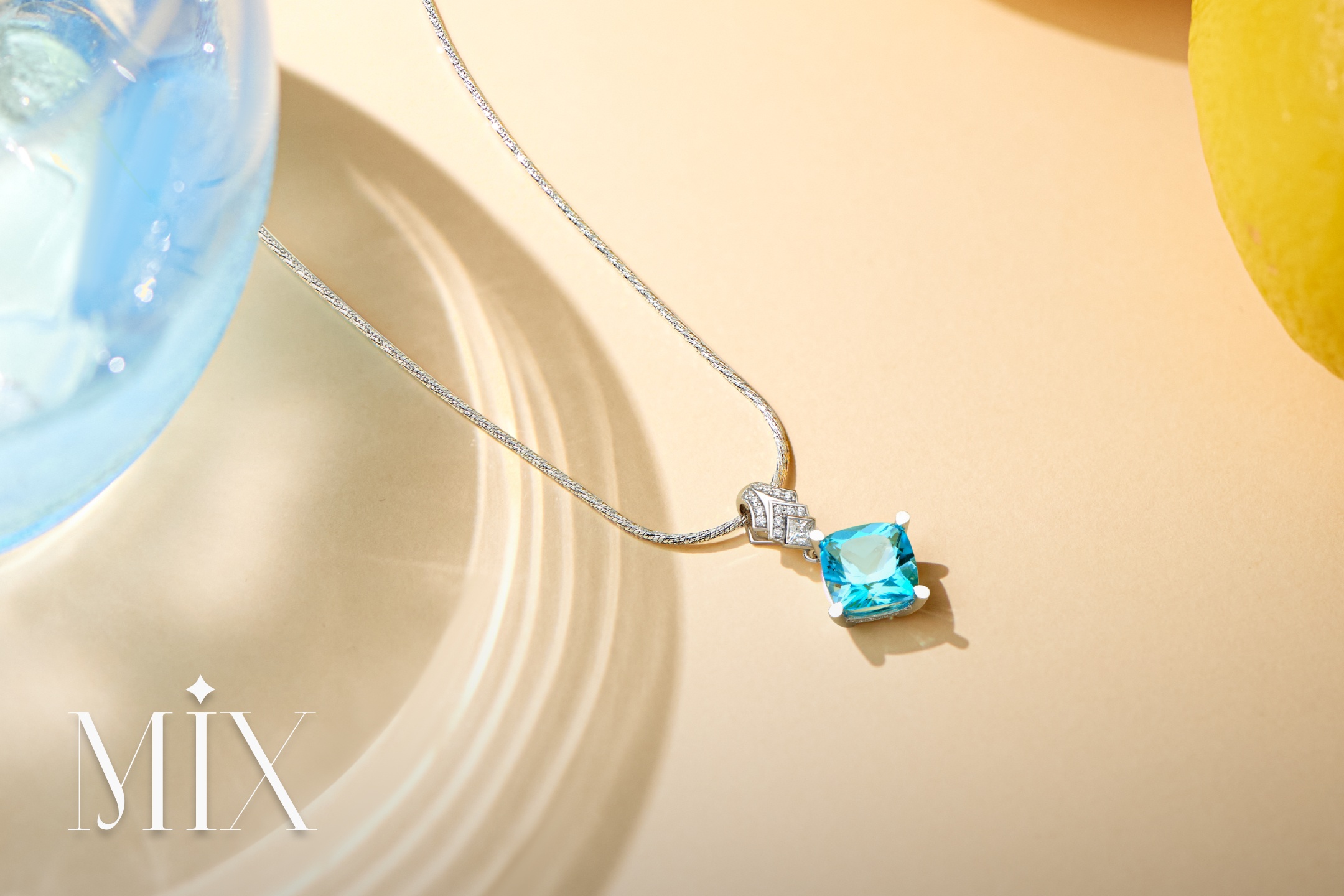 Dien trang suc dong dieu, me va con khoe net rang ro ngay he hinh anh