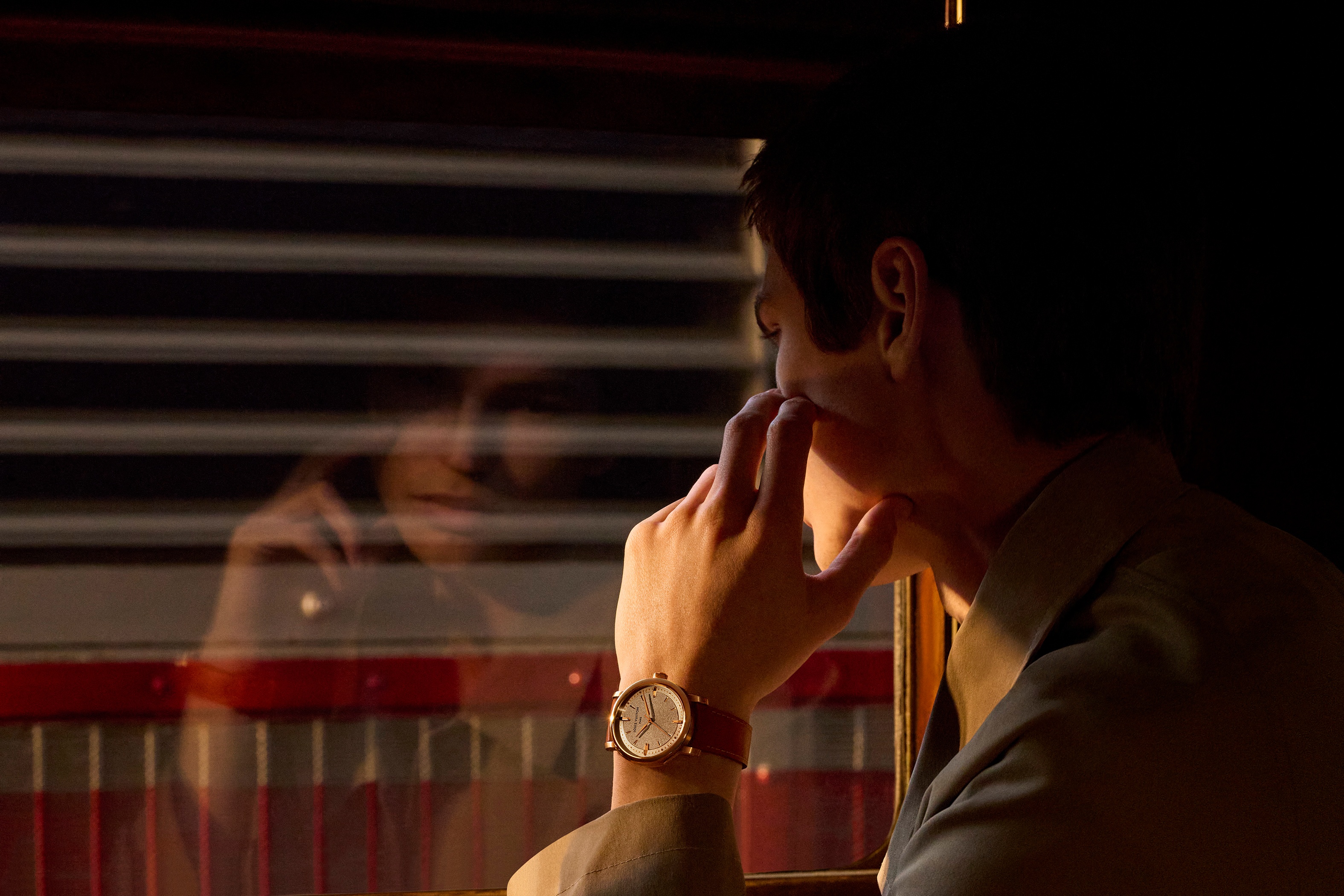 Louis Vuitton ra mat phien ban ky niem 10 nam dong ho Escale hinh anh