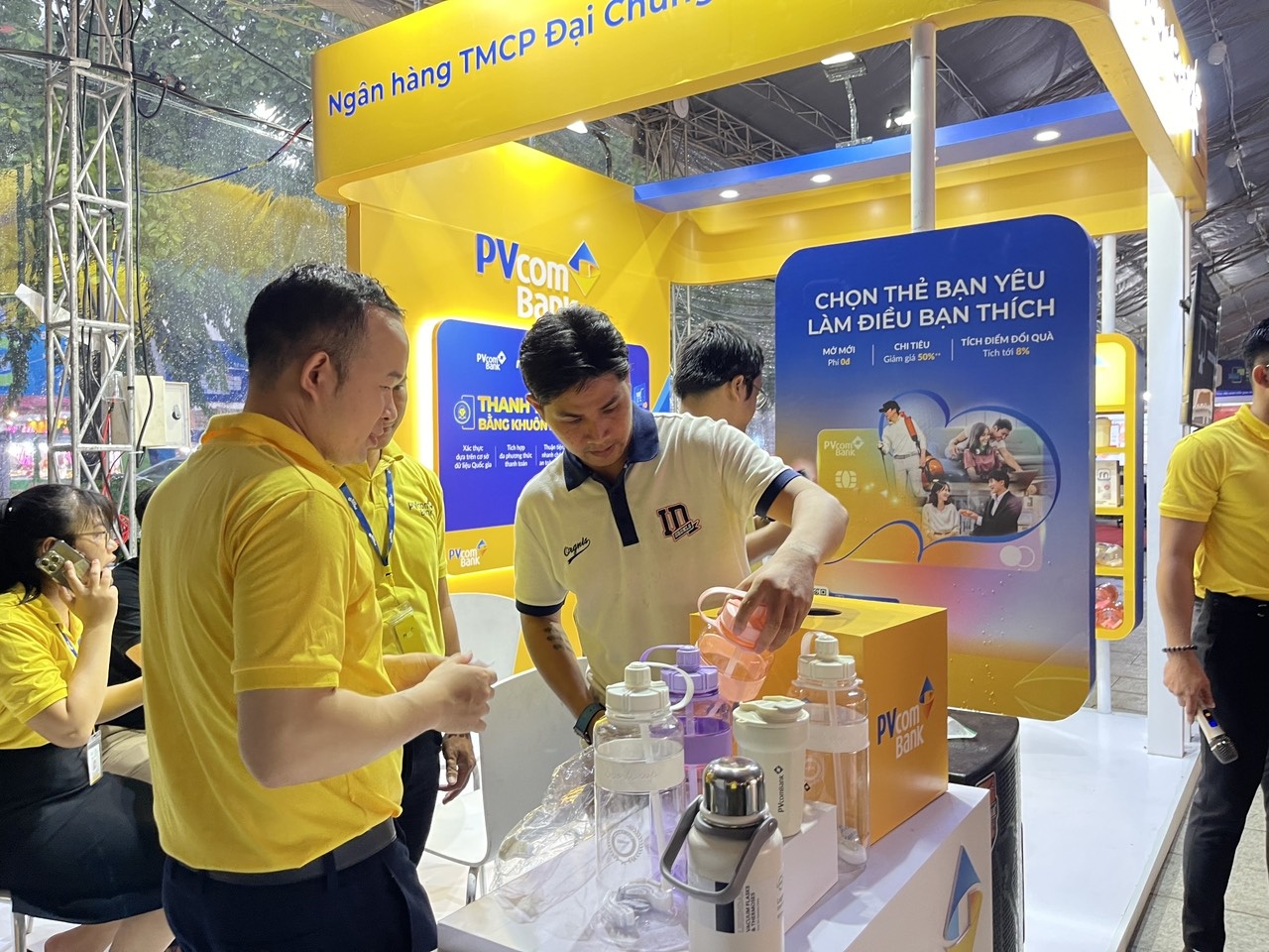 PVcomBank tien phong trien khai thanh toan bang nhan dien khuon mat hinh anh