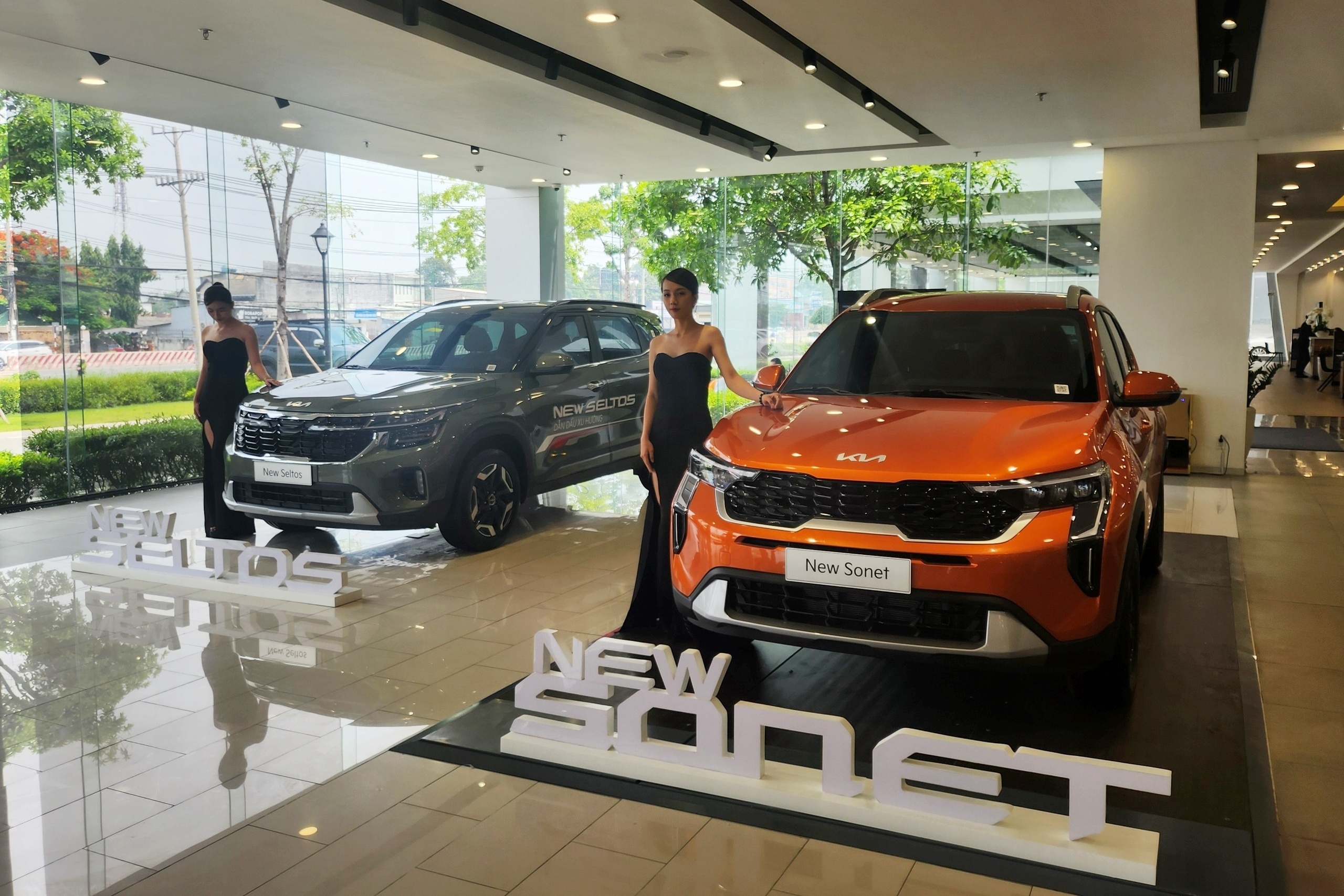 Bo doi SUV do thi New Sonet va New Seltos the he moi cua Kia hinh anh
