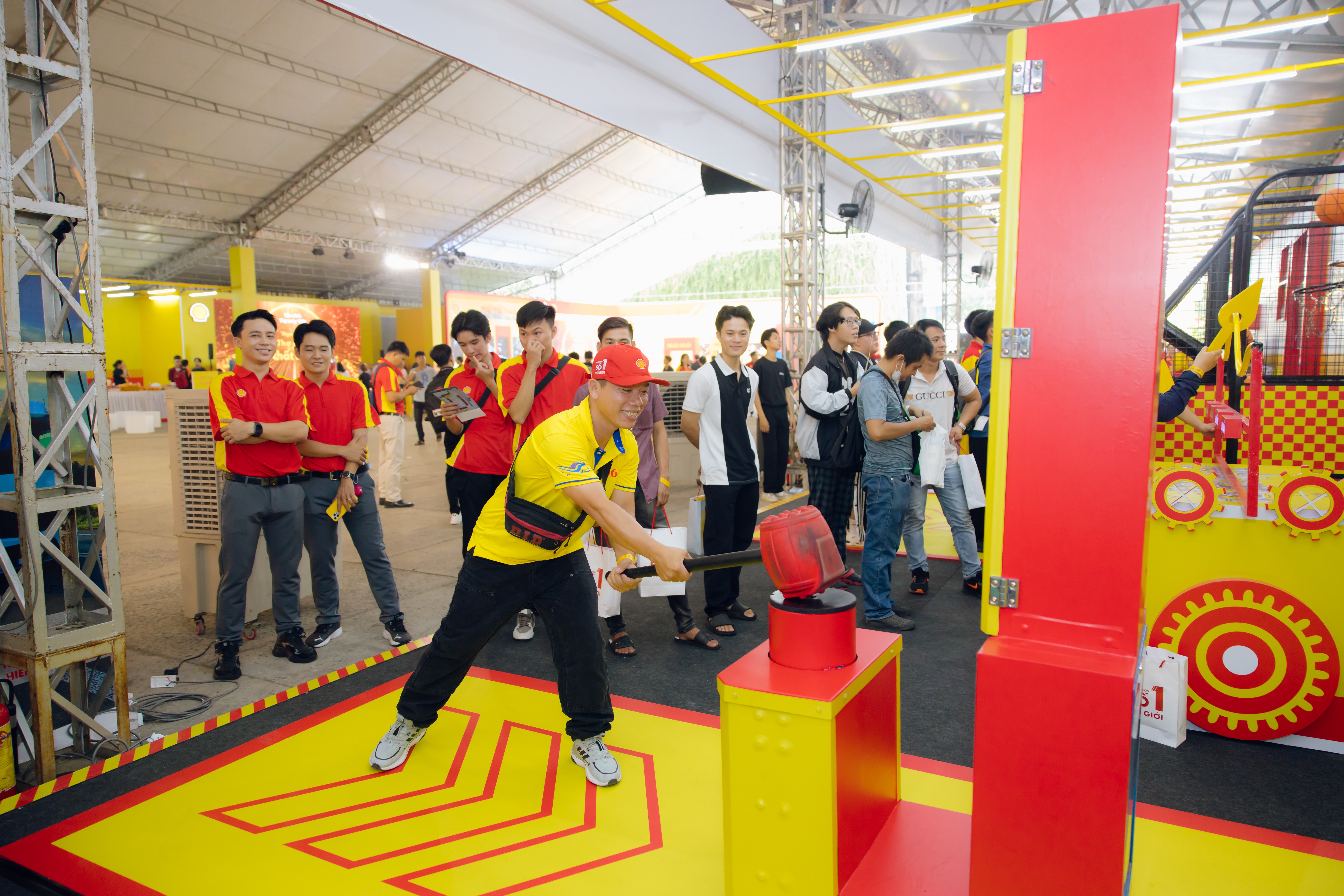 Shell, thợ máy ảnh 6 Shell, tho may anh 6