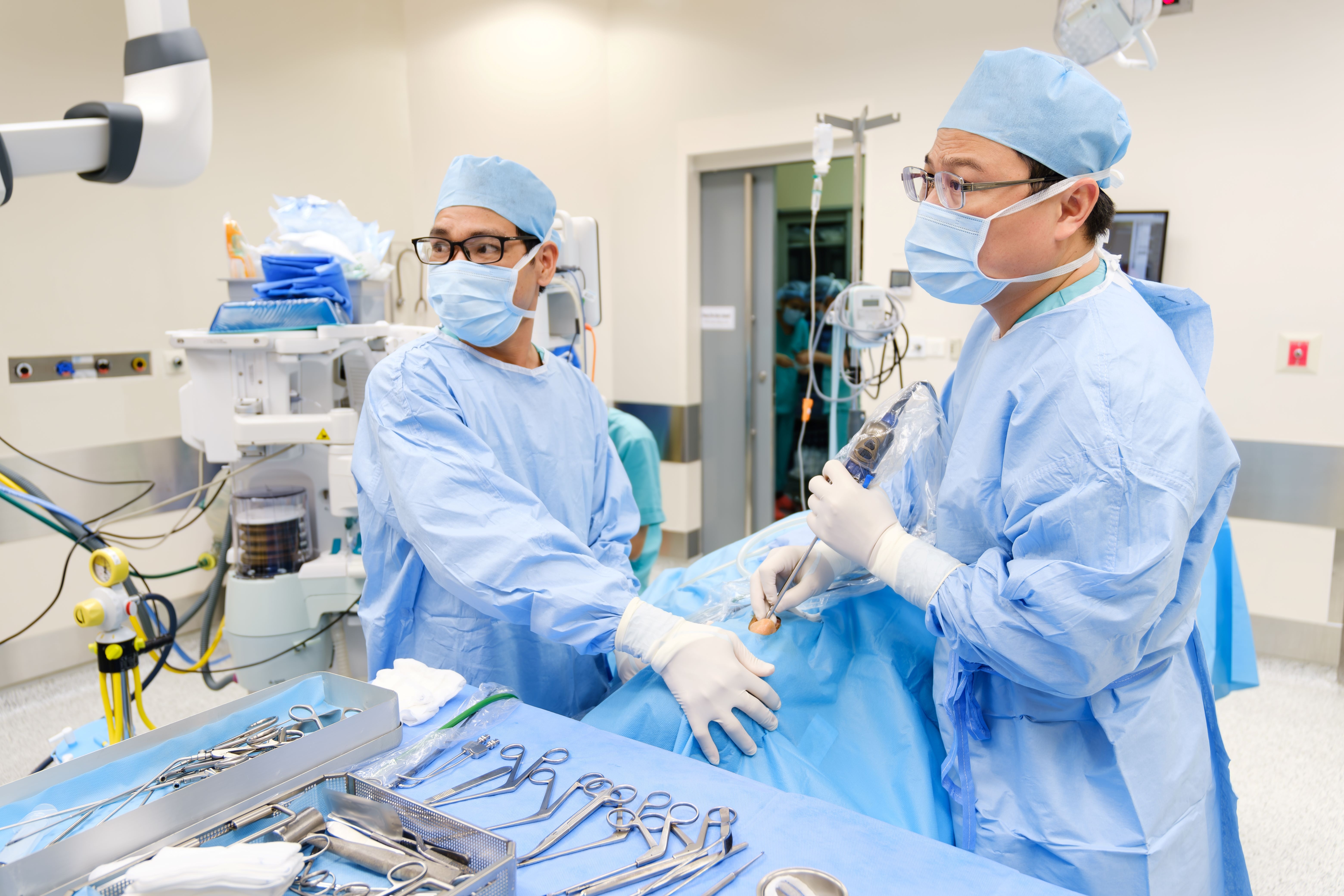 khoa Tai Mui Hong,  TS.BS Vo Cong Minh anh 2