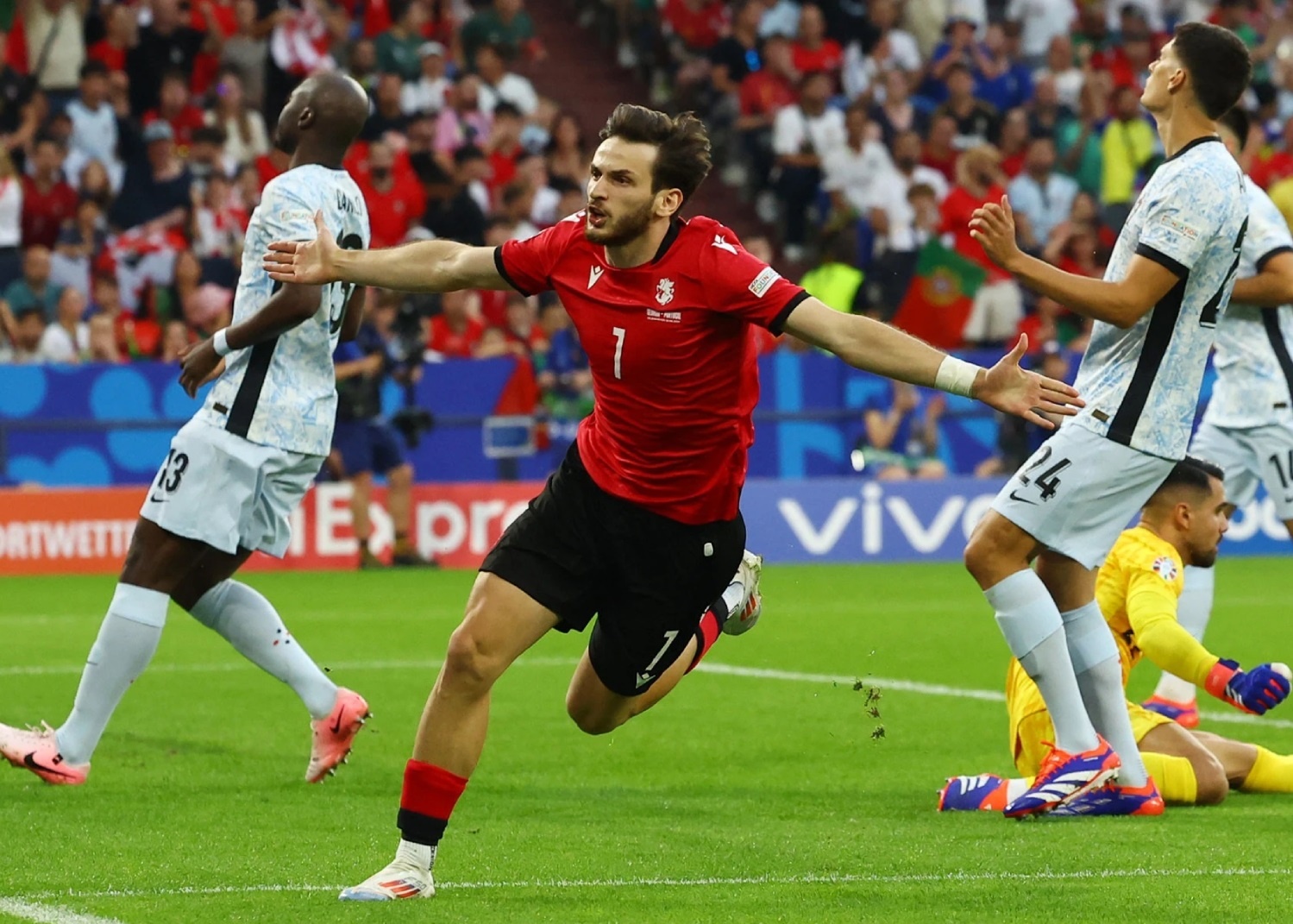 Nhung vu chuyen nhuong sau mua EURO va COPA America 2024 tren K+ hinh anh