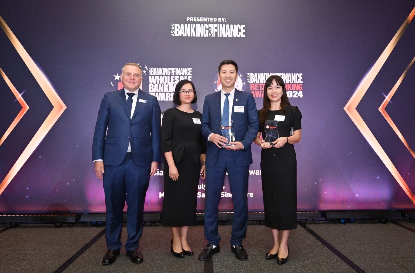 PVcomBank 3 nam duoc vinh danh 'Ngan hang chuyen doi so tot nhat' hinh anh