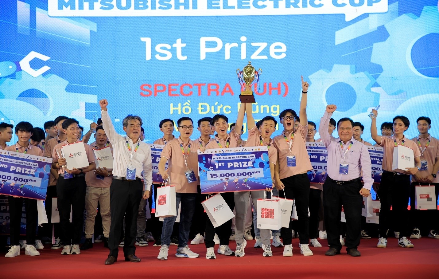 Vinh danh ky su tre tai nang tai Mitsubishi Electric Cup MECA 2024 hinh anh