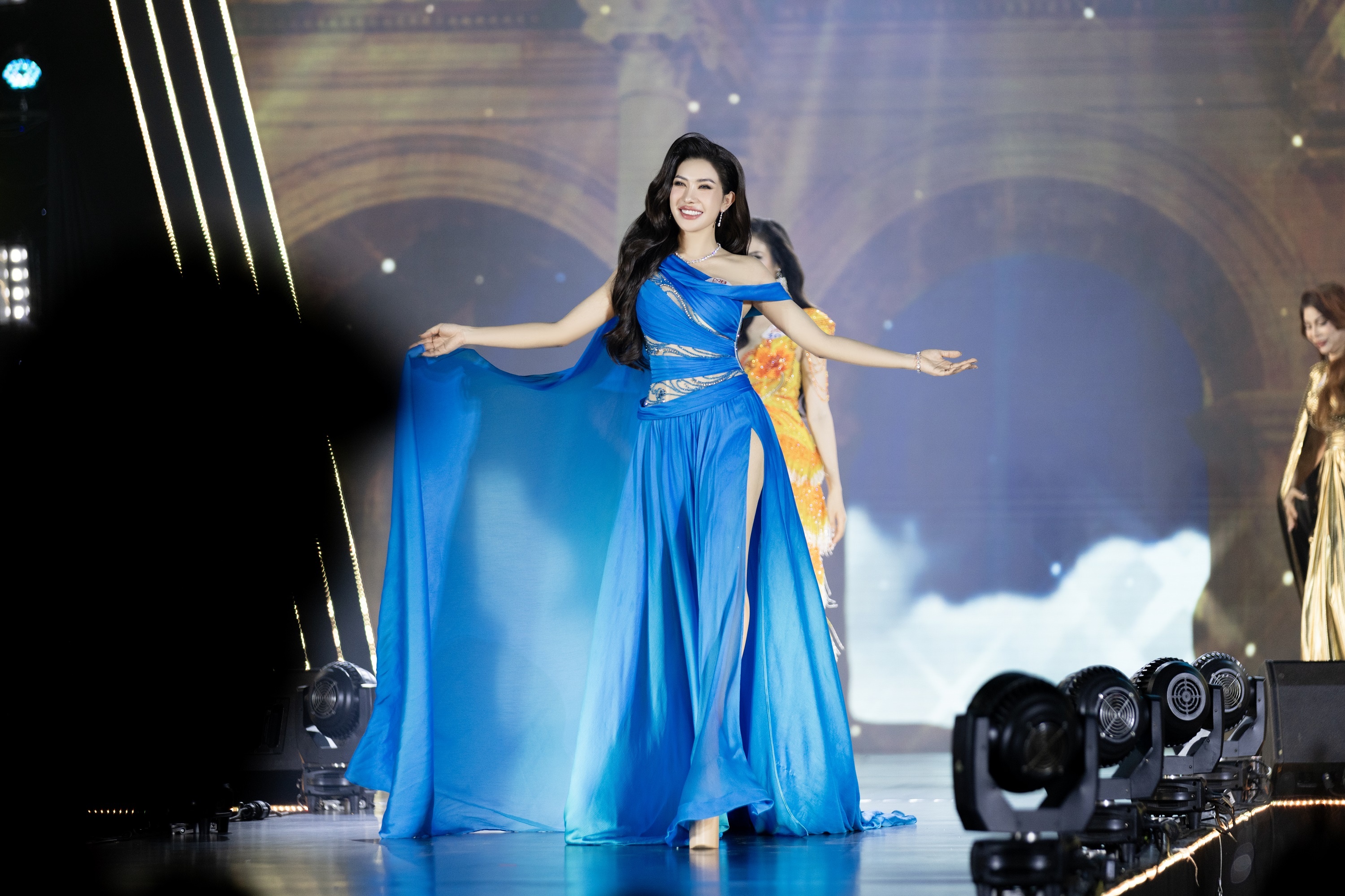 Hoa hậu Doanh nhân, Nguyễn Mạnh Song Hà ảnh 3 Hoa hau Doanh nhan, Nguyen Manh Song Ha anh 3