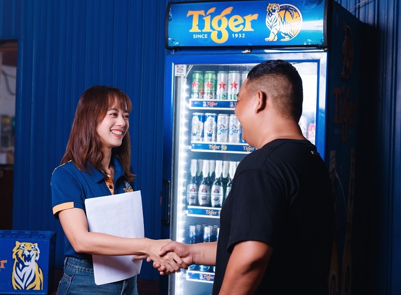 Ban linh Trade nganh bia: Kien cuong 'vuot bao' cung doi tac hinh anh