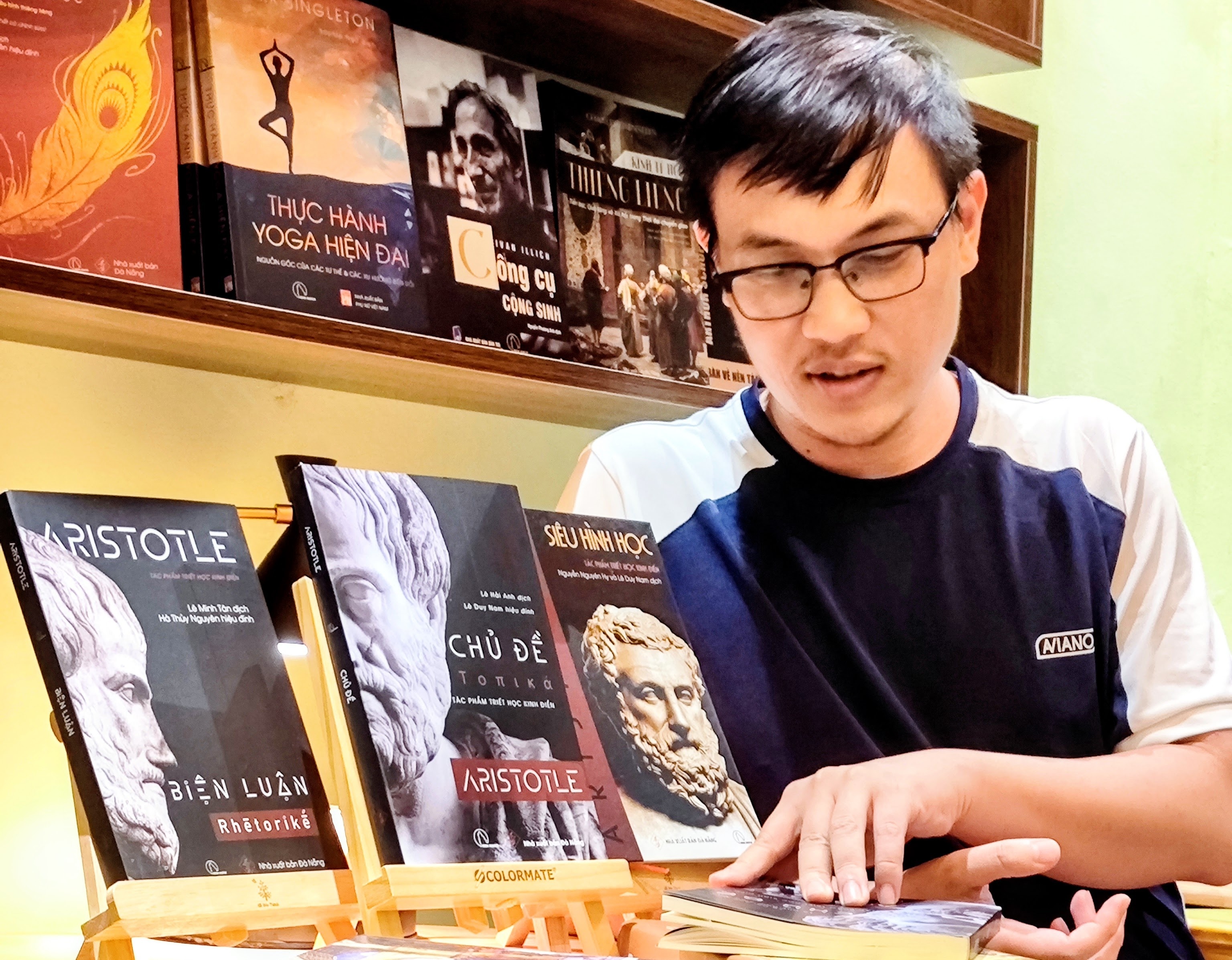 CEO Book Hunter: ‘Triet hoc khong chi la ly luan ma con la cuoc song’ hinh anh