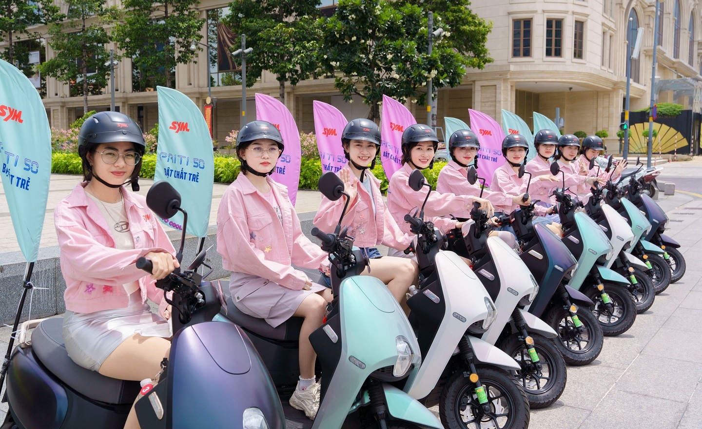 Mua he bat chat tre cung SYM Priti 50 Roadshow hinh anh