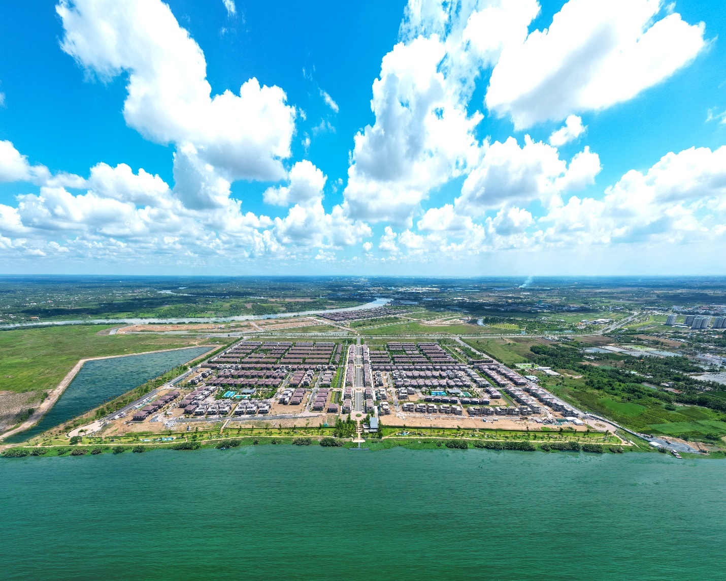 Waterpoint,  thanh pho ben song anh 1