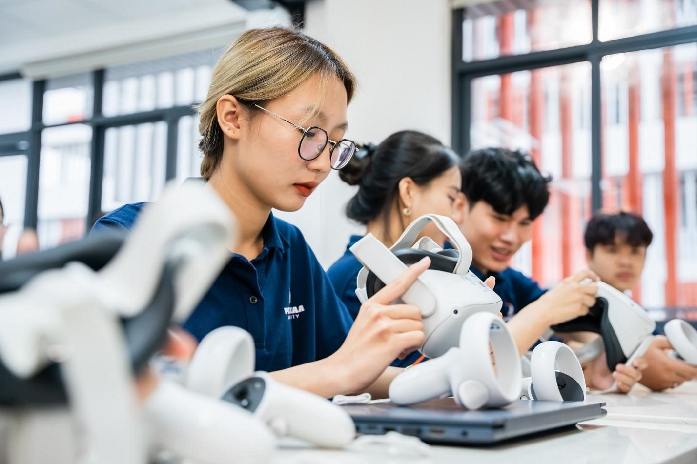 kinh doanh du lich,  du lich so anh 1