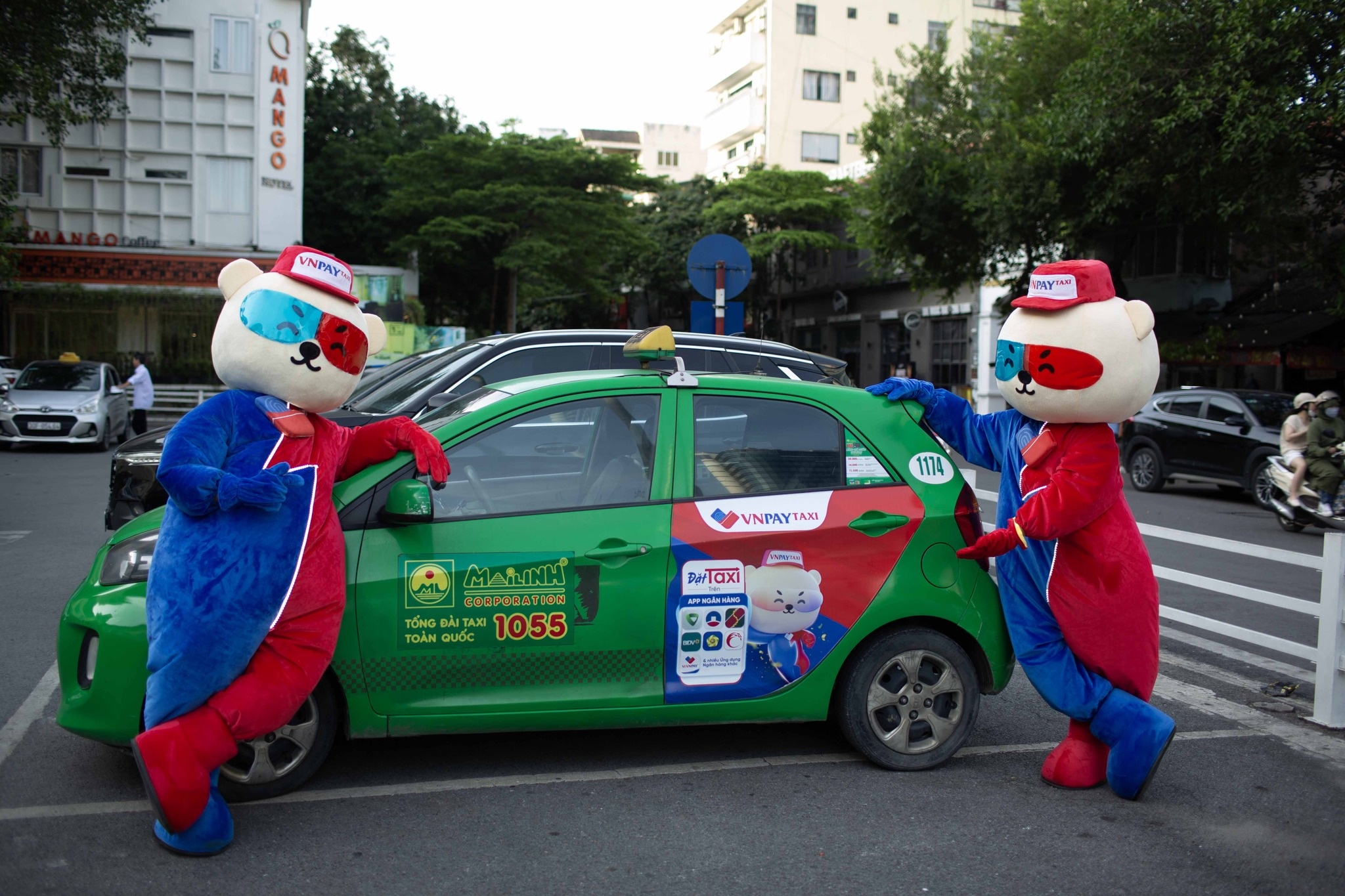 VNPAY Taxi chon di khac biet - doi thu dang gom tren thi truong hinh anh