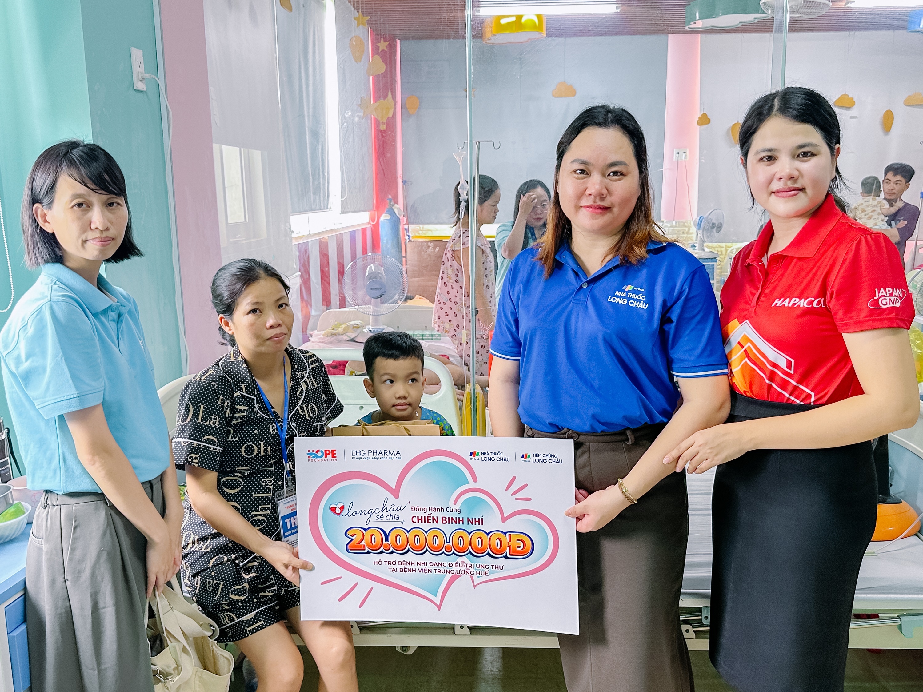 Long Chau dong hanh Quy Hy vong tiep suc benh nhi tai Benh vien TW Hue hinh anh