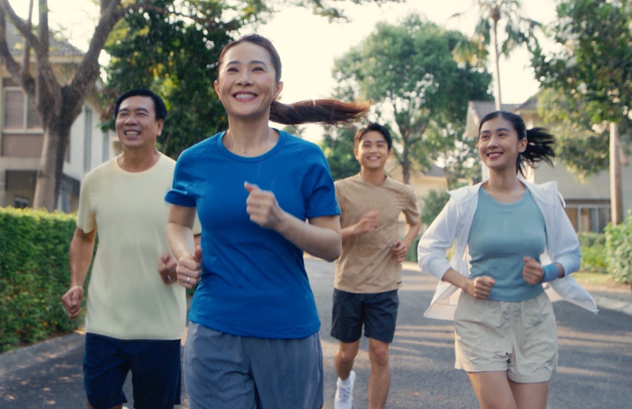 Bi quyet song vui khoe cua phai dep trung nien hinh anh