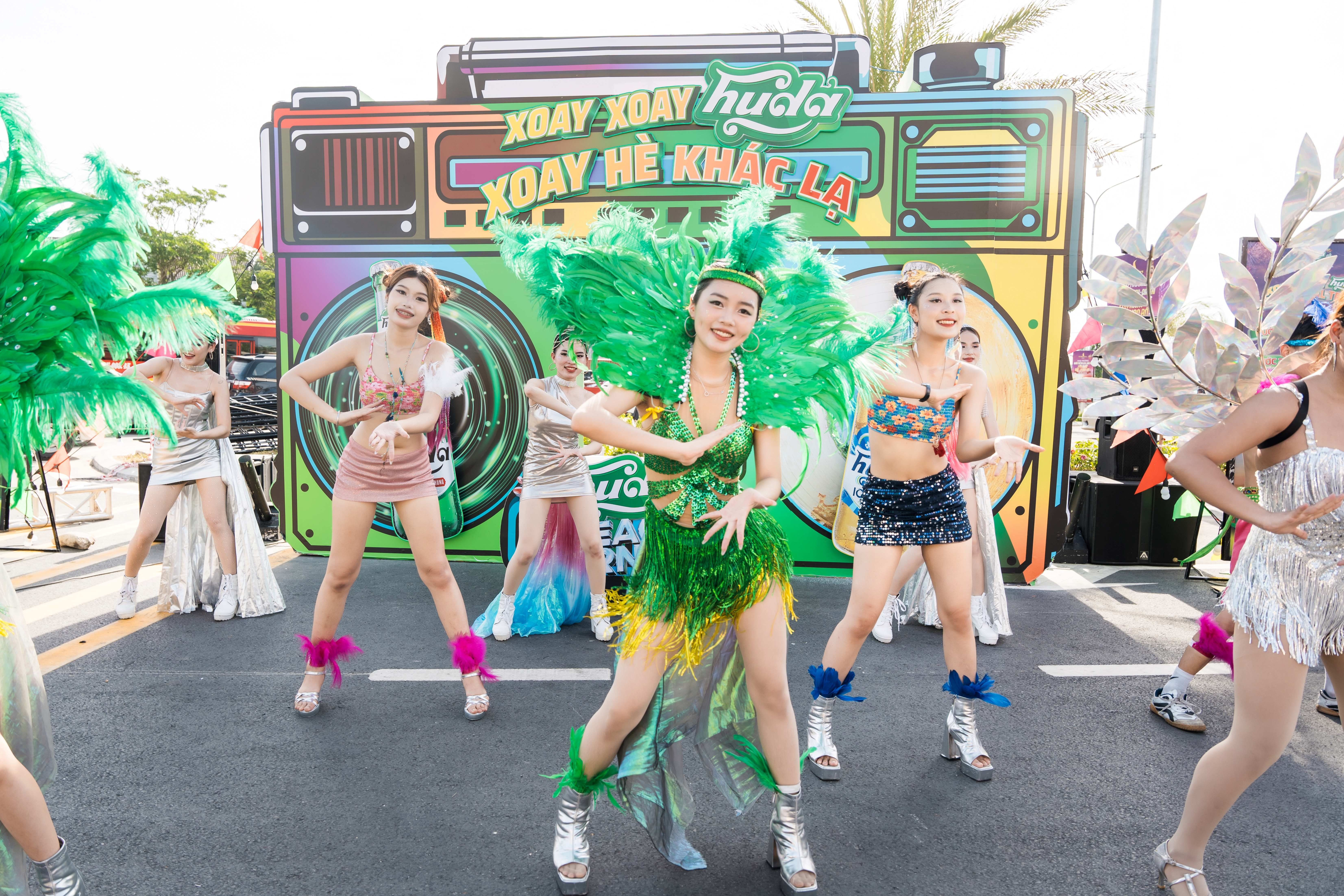 San sang cho chang cuoi Huda Beach Carnival 2024 tai Quang Nam hinh anh