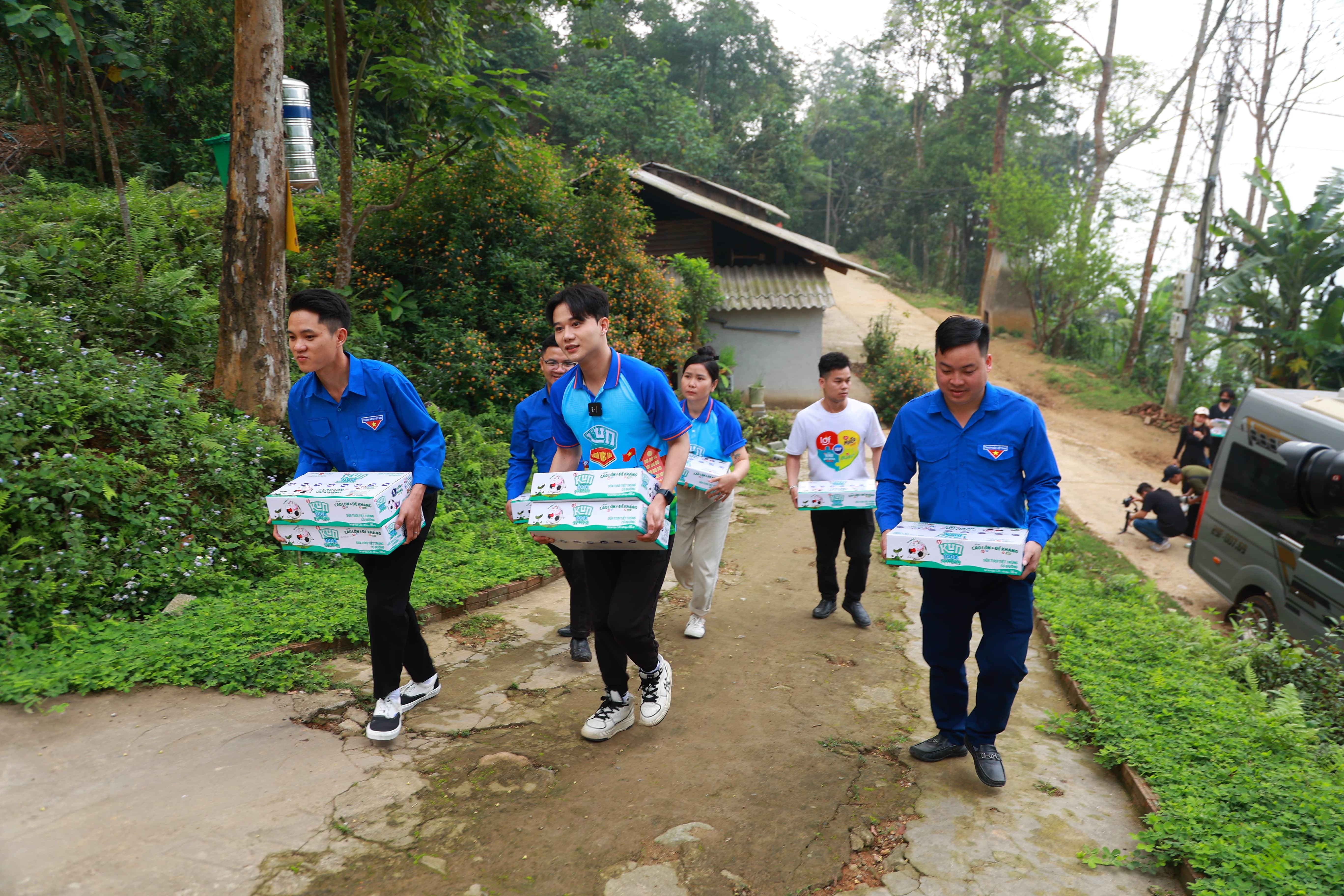 Sua Quoc te LOF anh 3