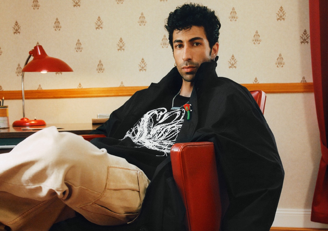 Hugo hop tac Les Benjamins ra mat BST giao thoa di san Dong - Tay hinh anh