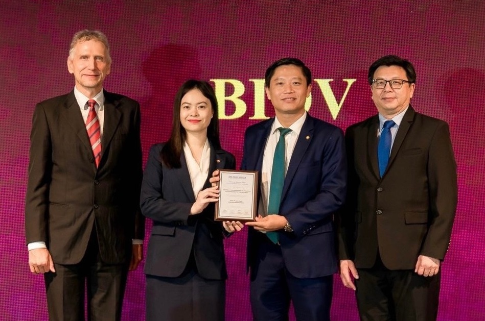 BIDV nhan hai giai thuong quoc te cho san pham dich vu doanh nghiep hinh anh