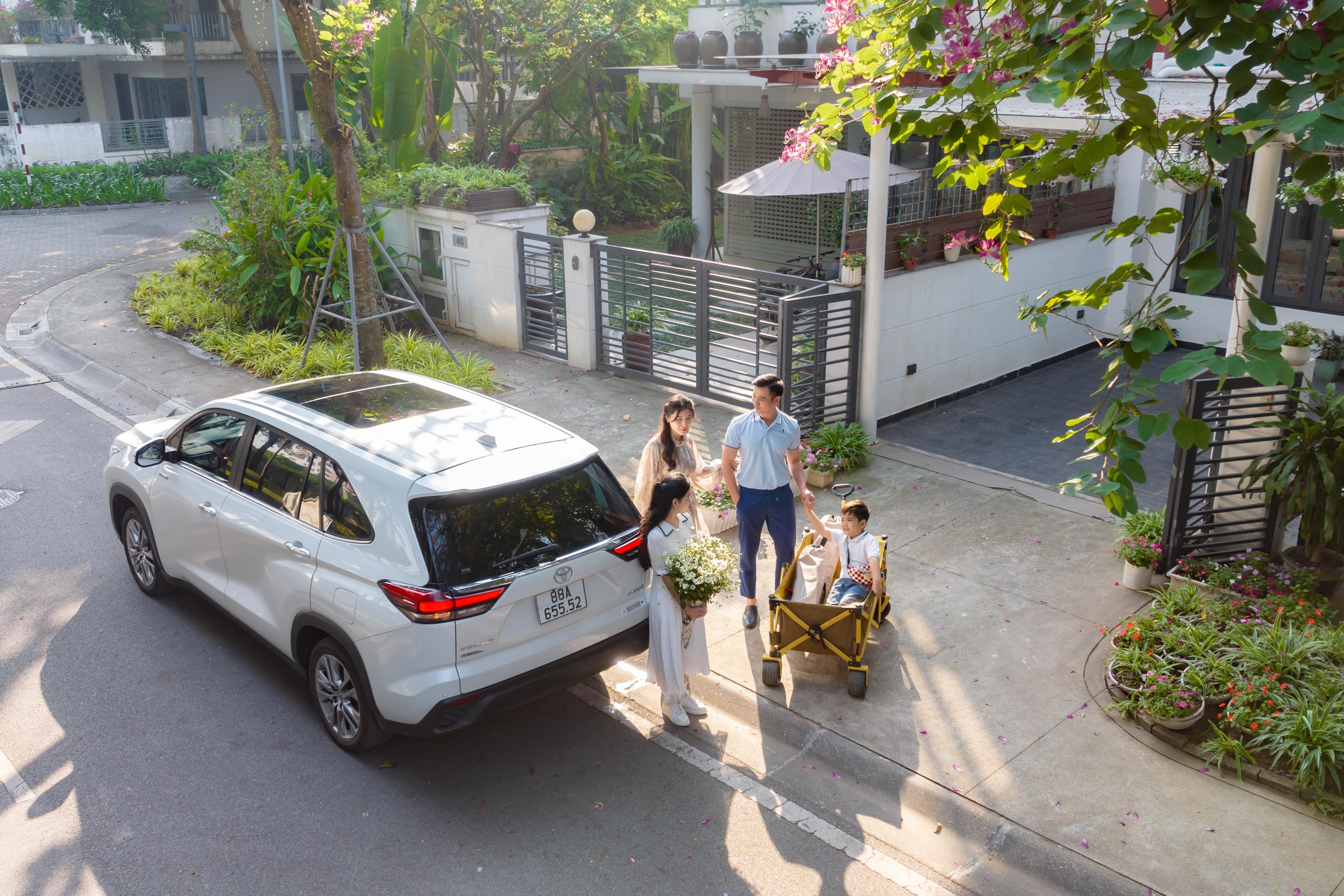 Toyota Innova Cross - MPV ly tuong cho gia dinh dong thanh vien hinh anh