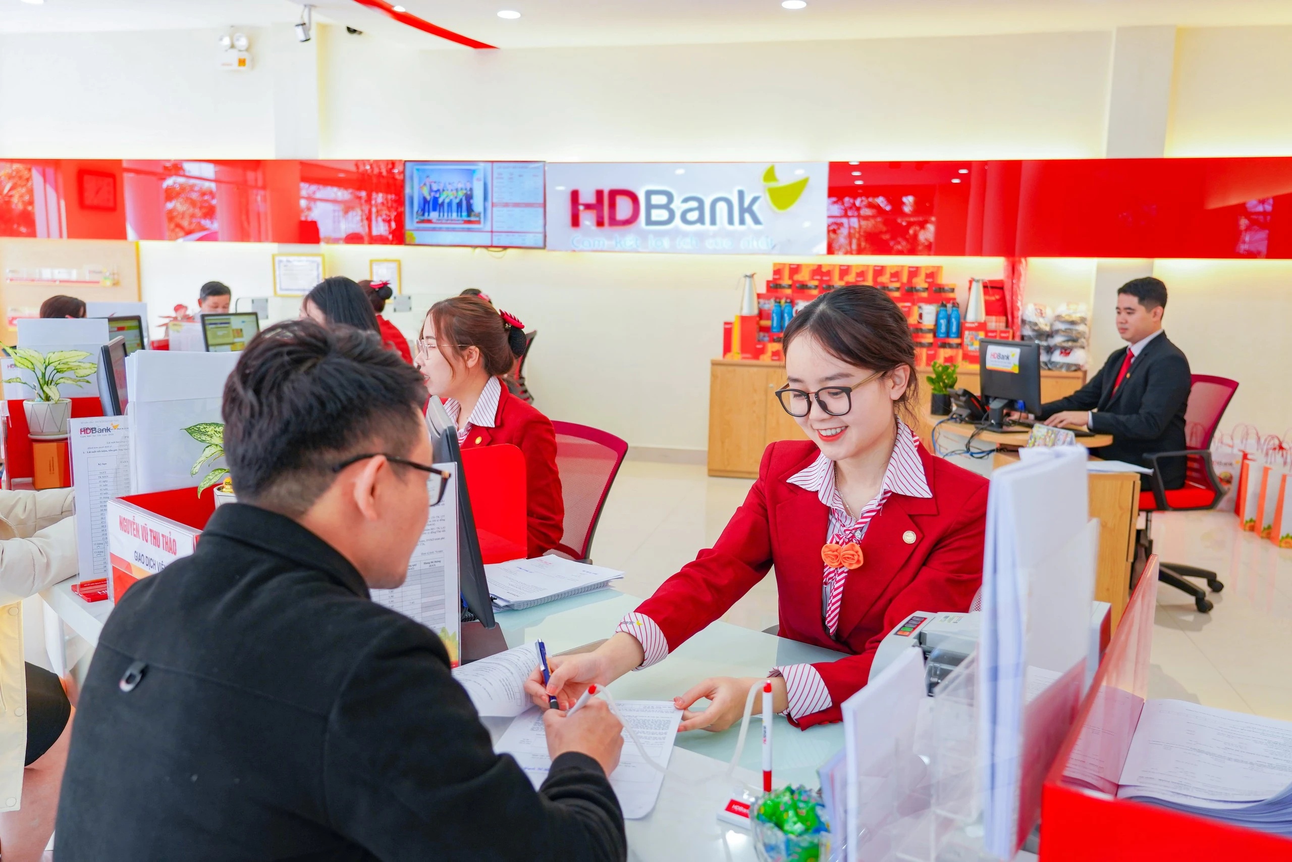 HDBank thuong vang SJC cho khach hang su dung dich vu hinh anh