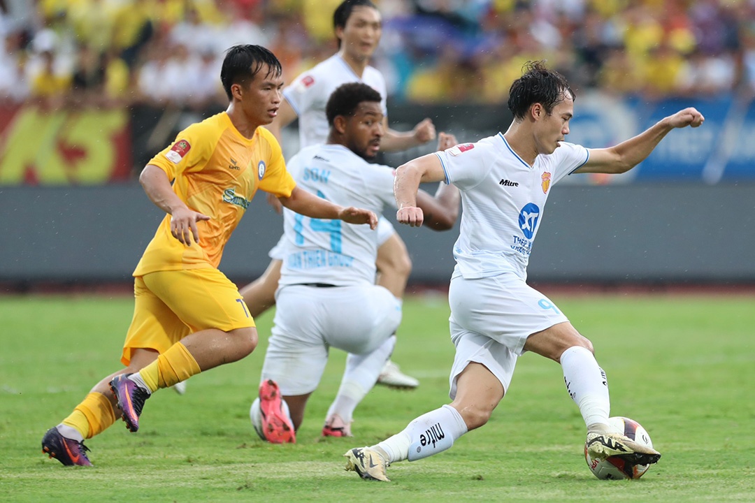 Du am thanh cong tu mua giai V.League 1-2023/24 hinh anh