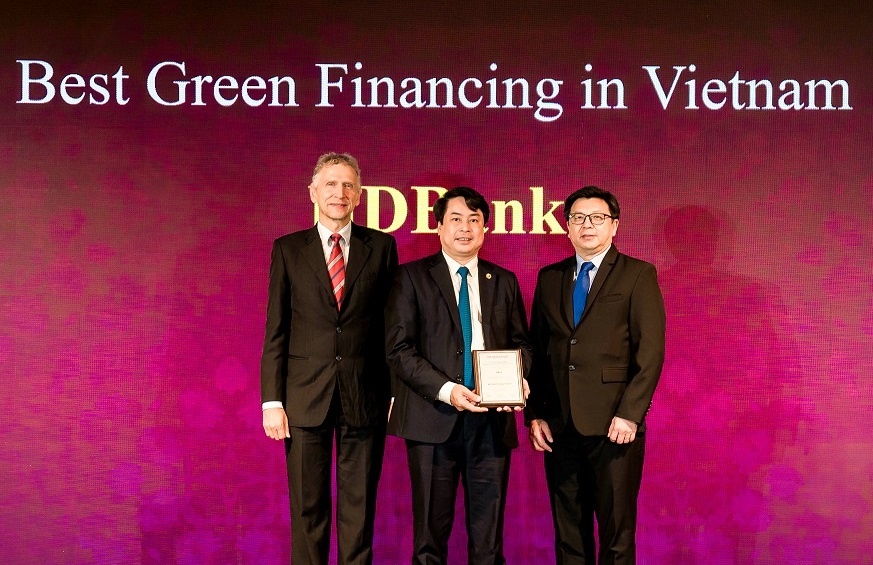 HDBank nhan giai 'To chuc tai chinh xanh tot nhat Viet Nam' hinh anh