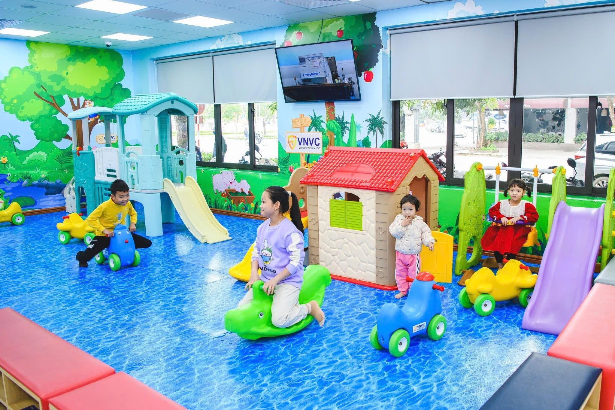 VNVC, tiêm chủng ảnh 18 VNVC, tiem chung anh 18