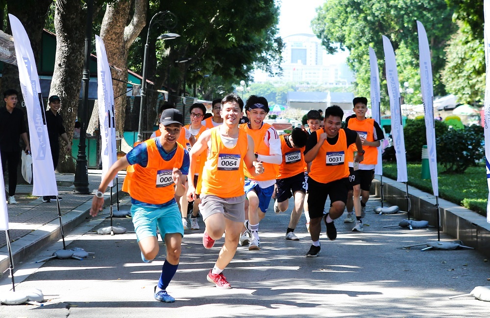 Hoi thao 'But pha thu thach' lap ky luc quang duong sau hon 2 tuan hinh anh