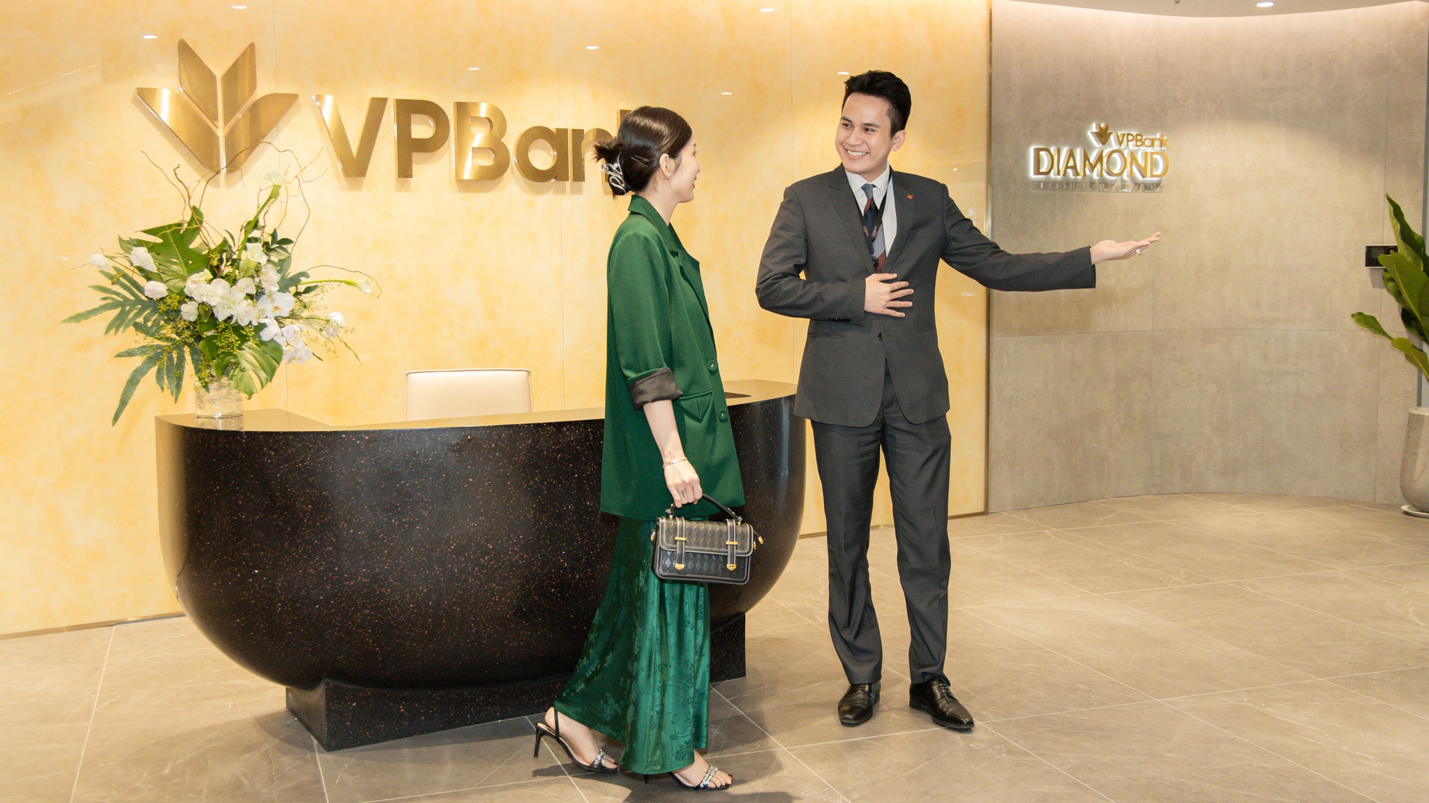 Trai nghiem giao dich o ngan hang flagship dau tien tai Viet Nam hinh anh