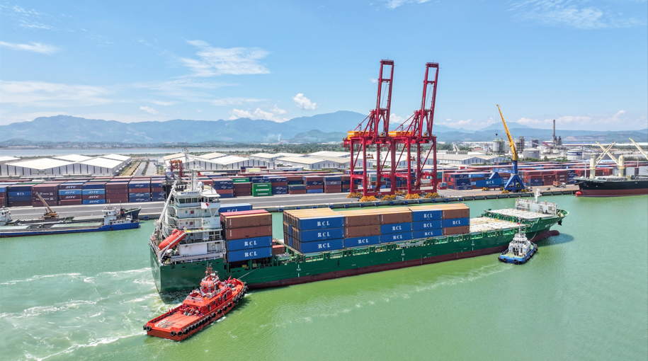 Cang Chu Lai mo them cac tuyen hang hai moi hinh anh