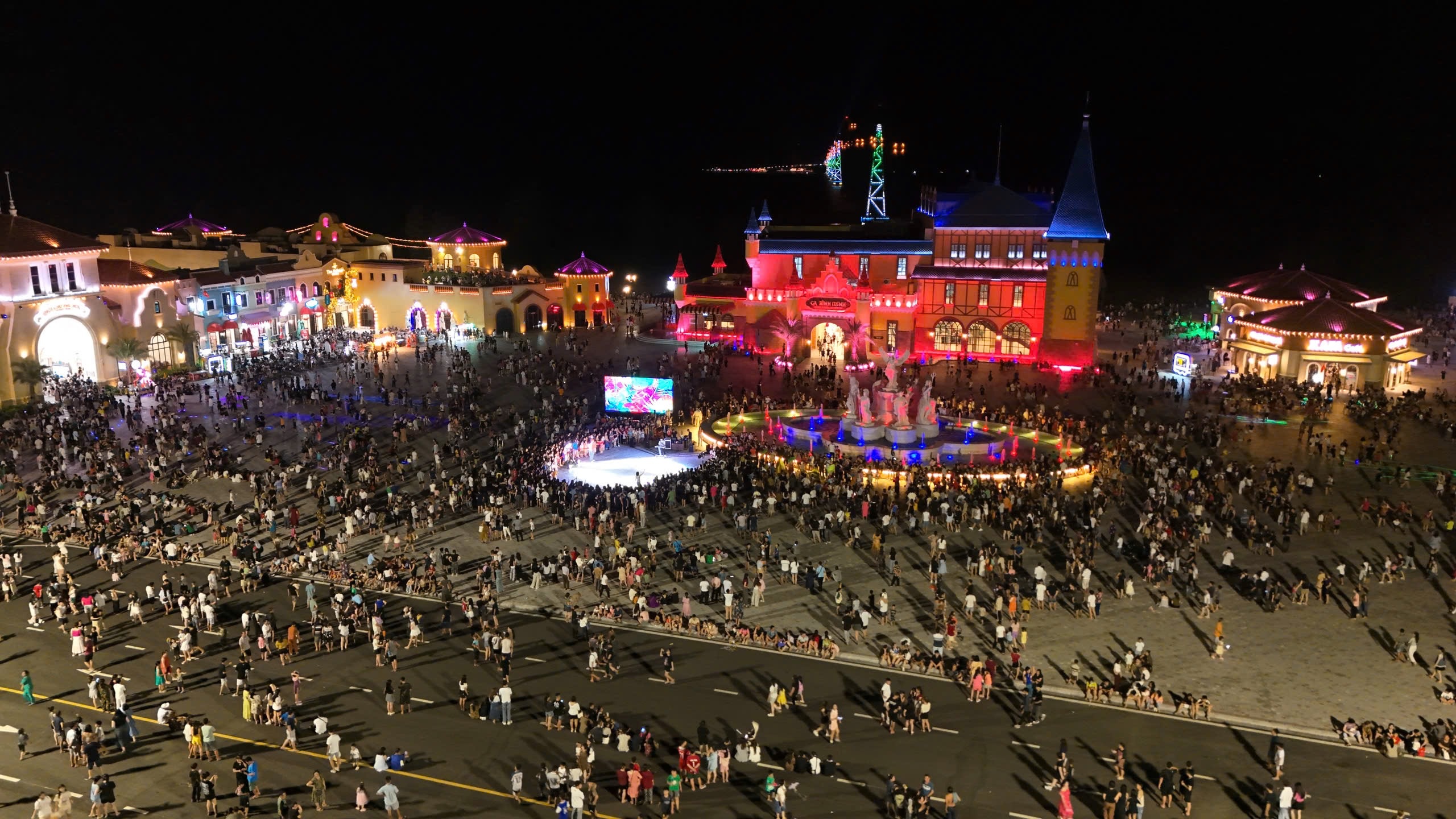 Grand World,  Vinpearl anh 5