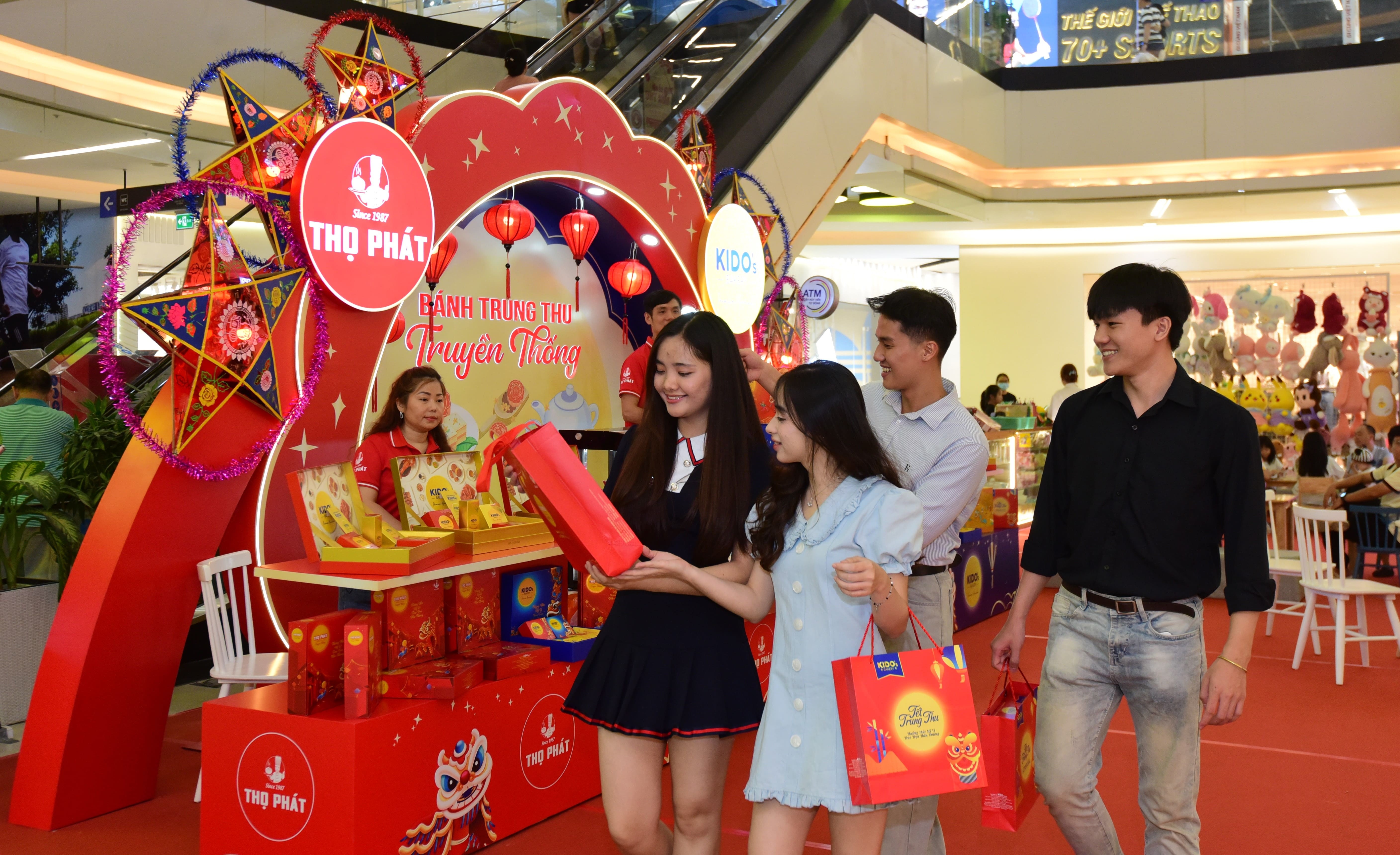 Thi truong banh Trung thu soi dong nhung ngay can le hinh anh