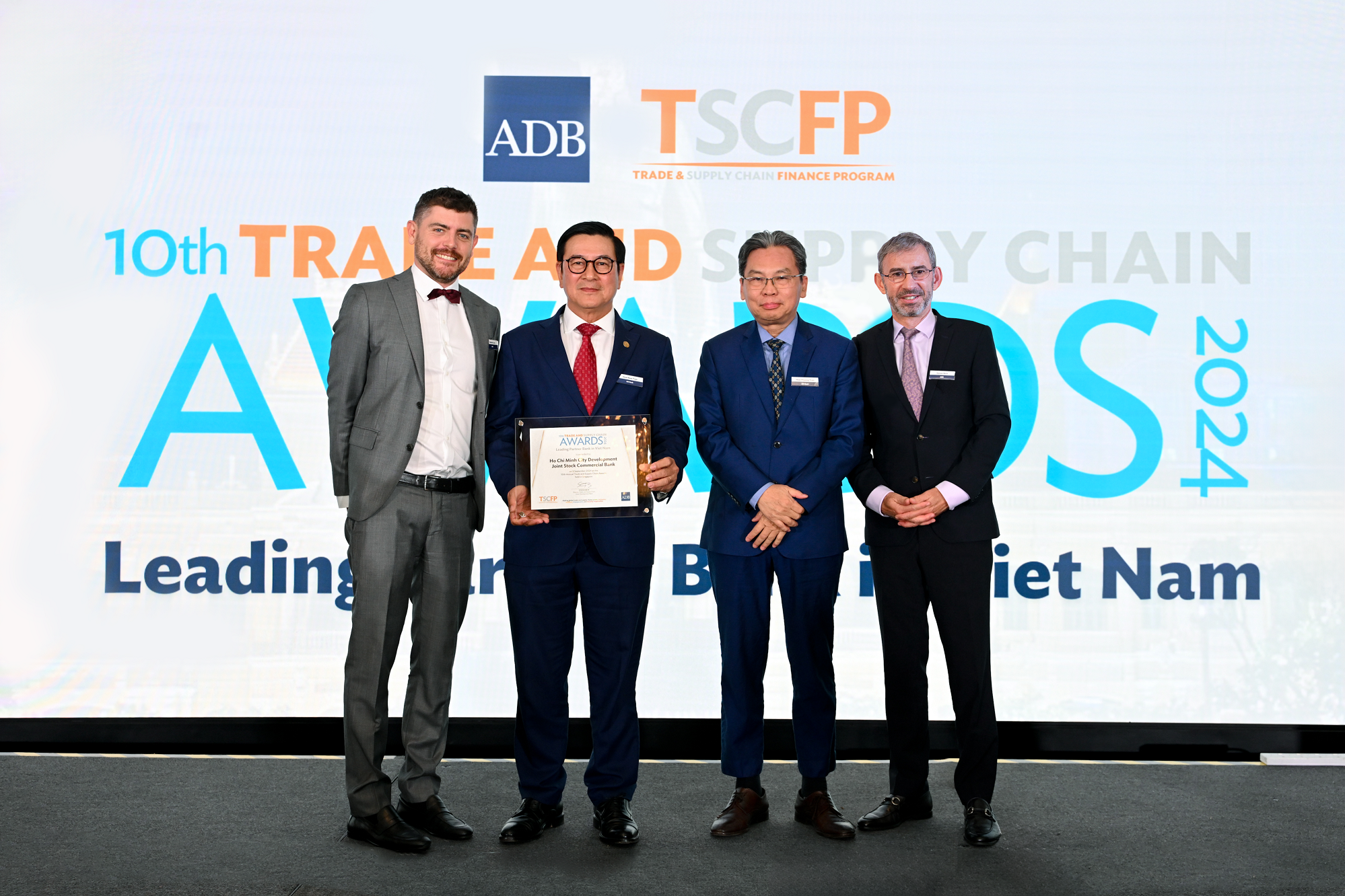 ADB vinh danh HDBank la ‘Ngan hang doi tac hang dau tai Viet Nam’ hinh anh