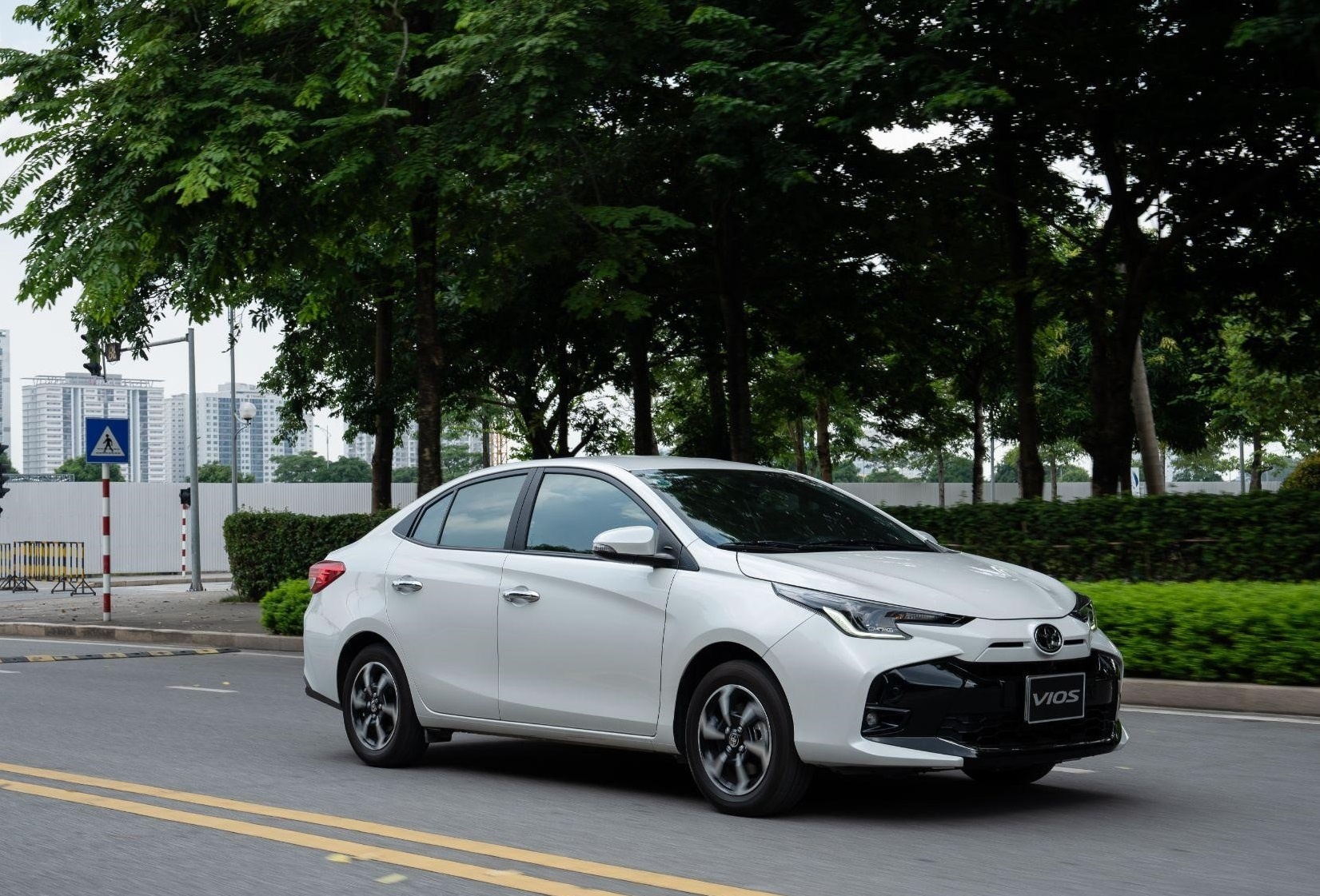 Chinh phu ho tro, hang uu dai - khach hang huong loi khi mua xe Toyota hinh anh