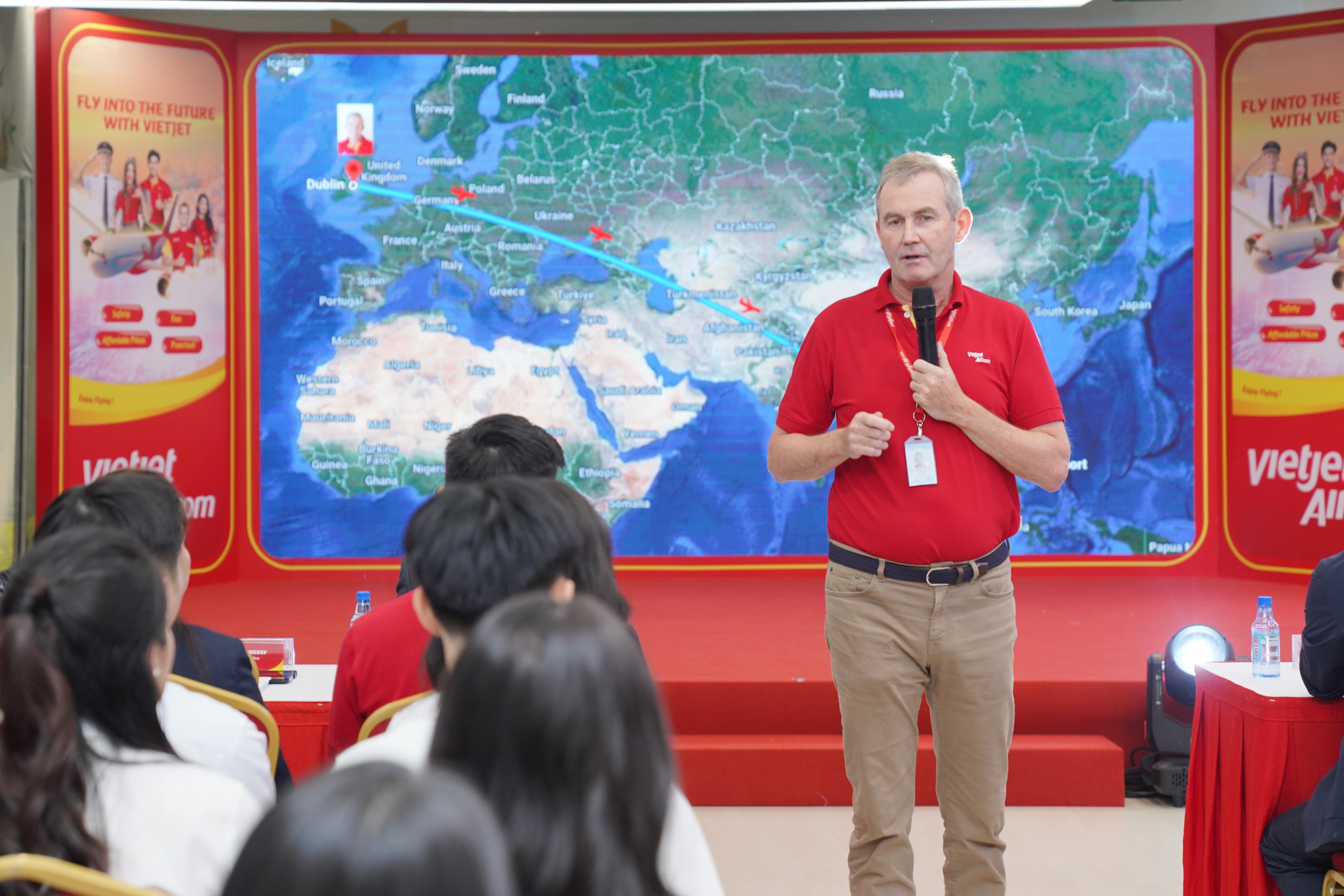 Vietjet tuyen dung anh 13