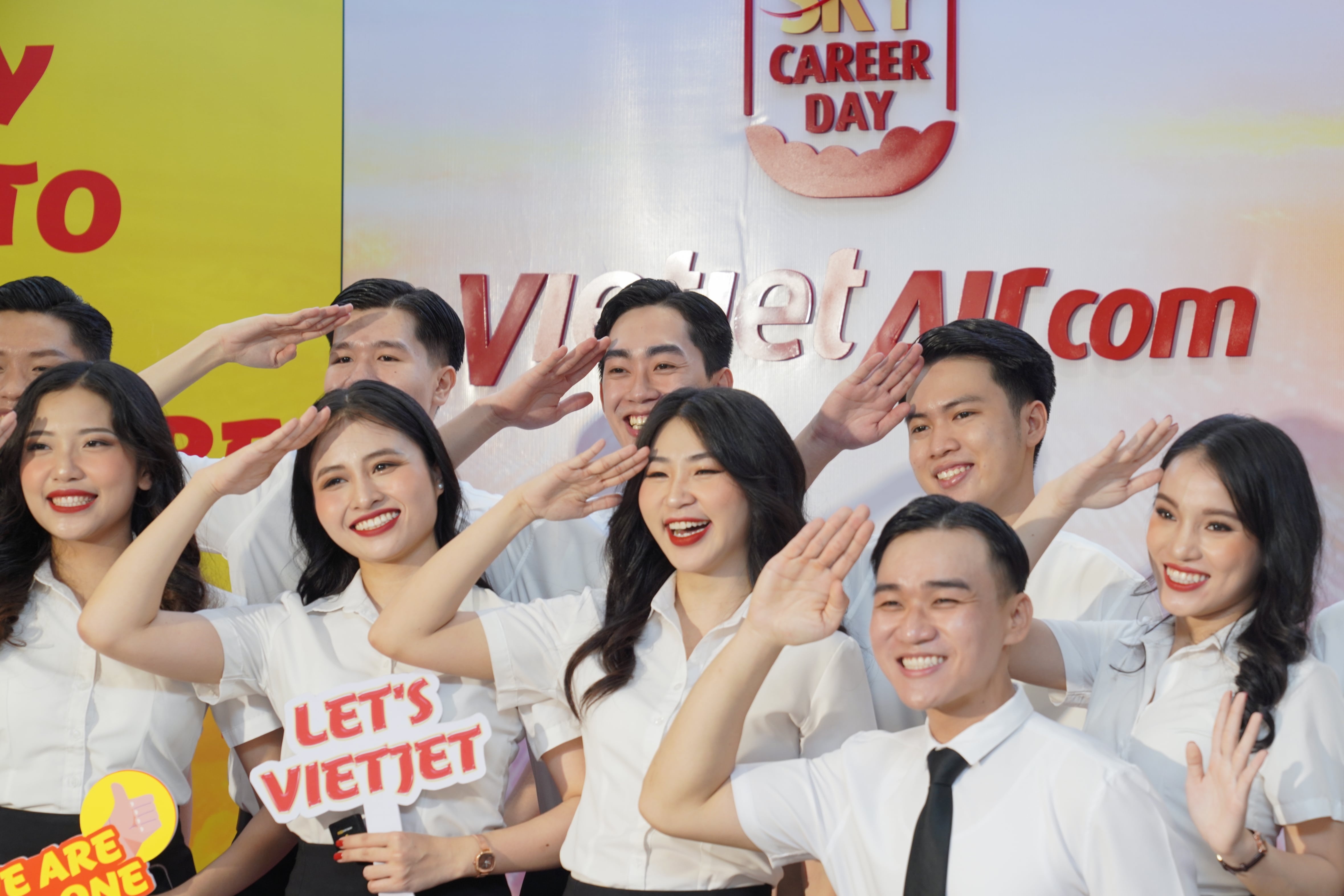 Vietjet tuyen dung anh 6
