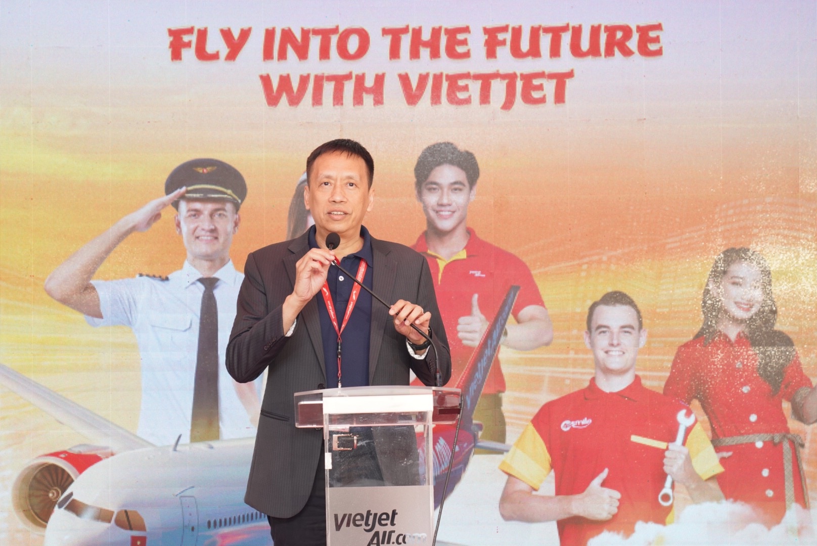 Vietjet tuyen dung anh 14