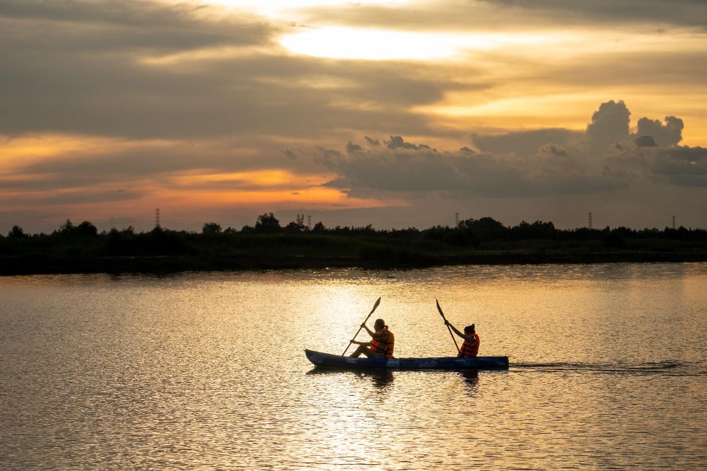Waterpoint,  thanh pho ben song anh 4