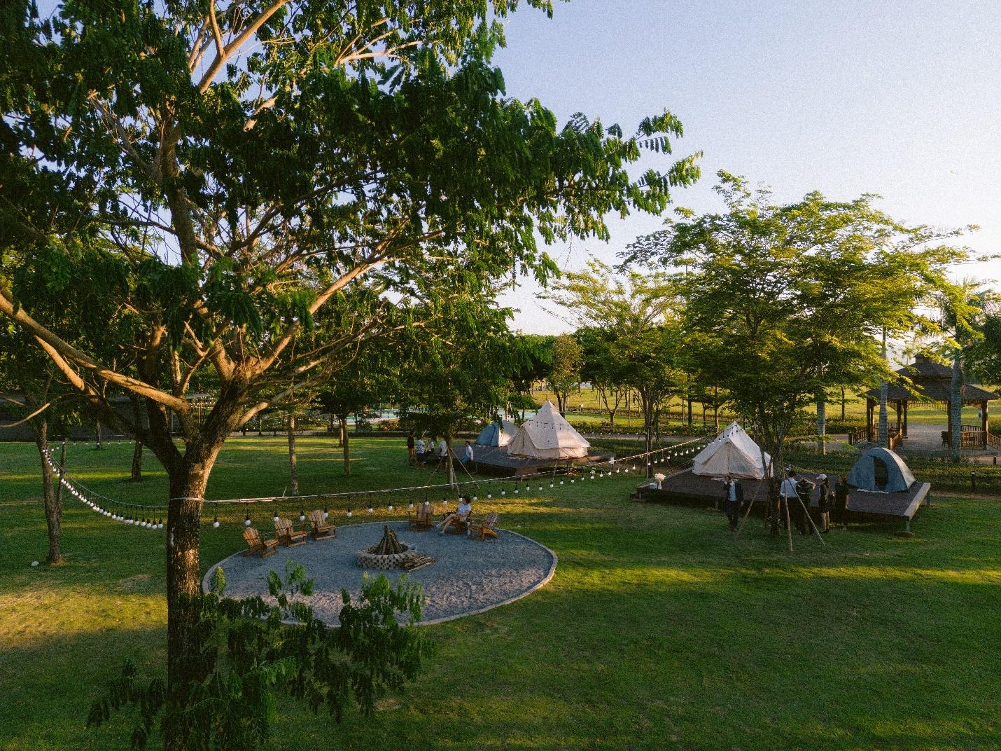 Waterpoint,  thanh pho ben song anh 6