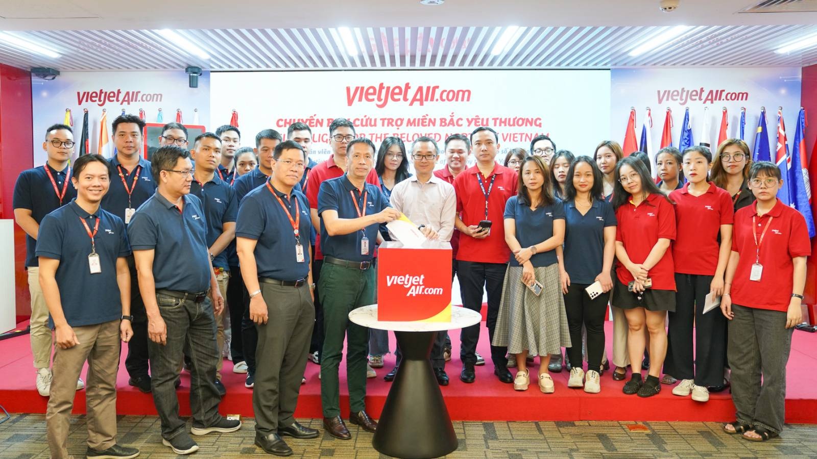 Vietjet quyen gop toan he thong, van chuyen mien phi hang cuu tro lu hinh anh