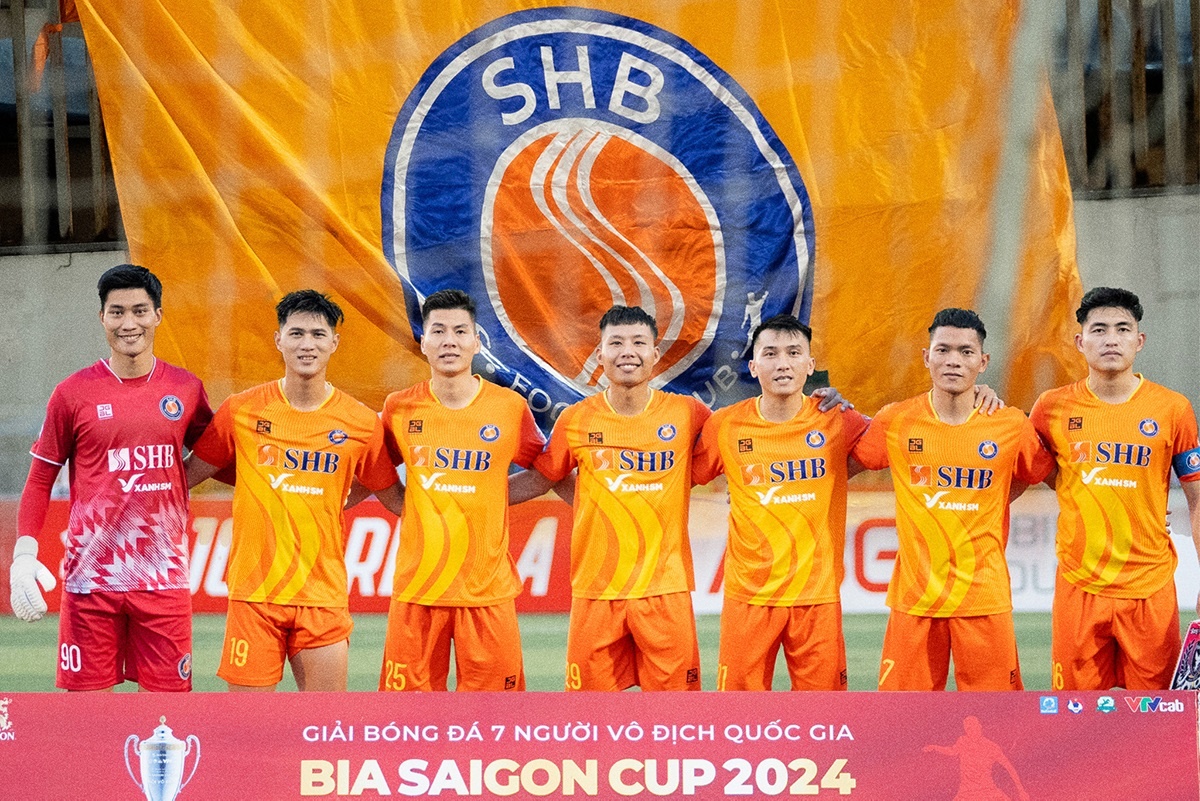 Khi tinh yeu bong da hoa quyen ban sac doanh nghiep hinh anh