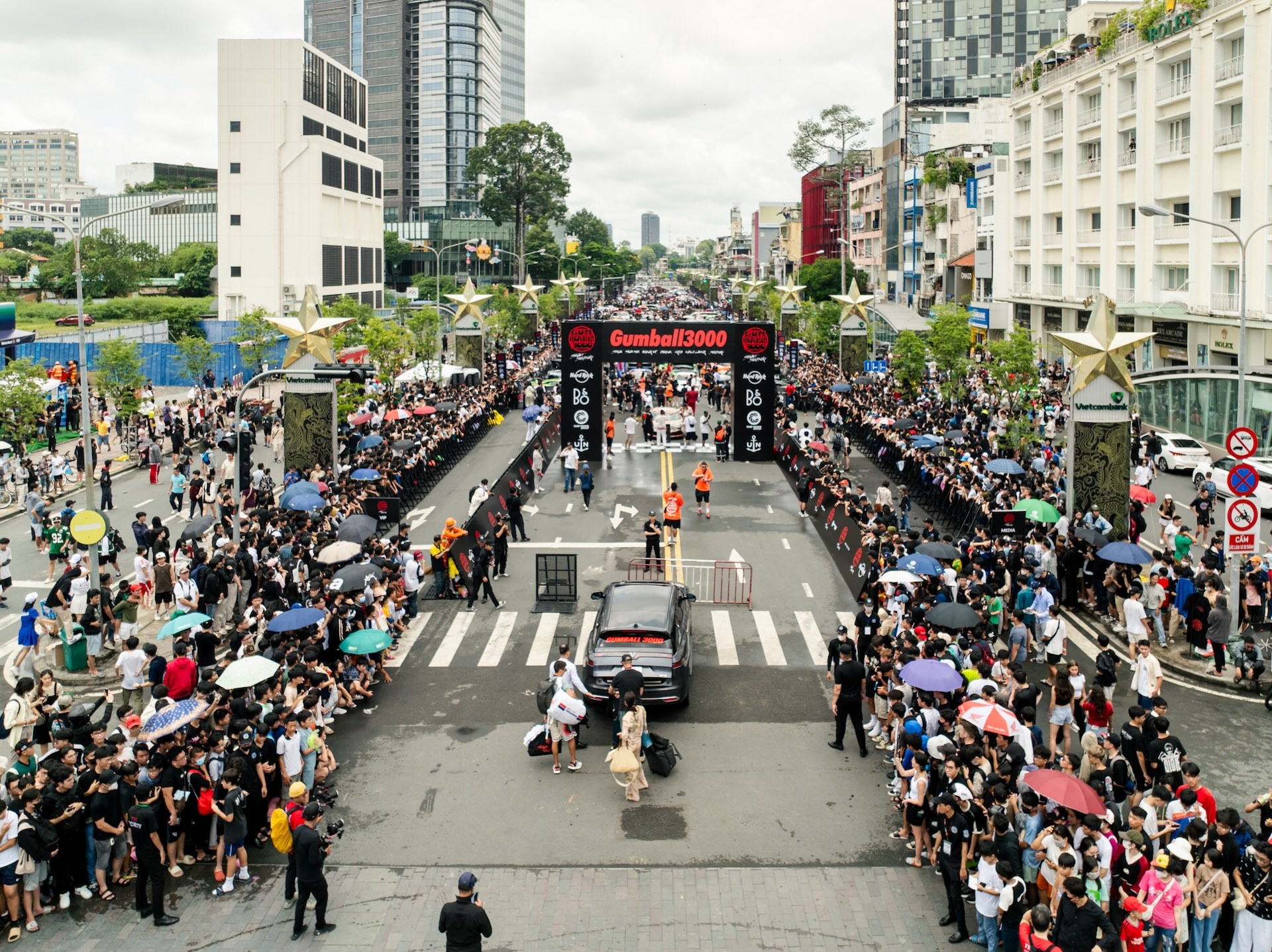 Công ty nào đứng sau dàn xe điện VinFast tại Gumball 3000