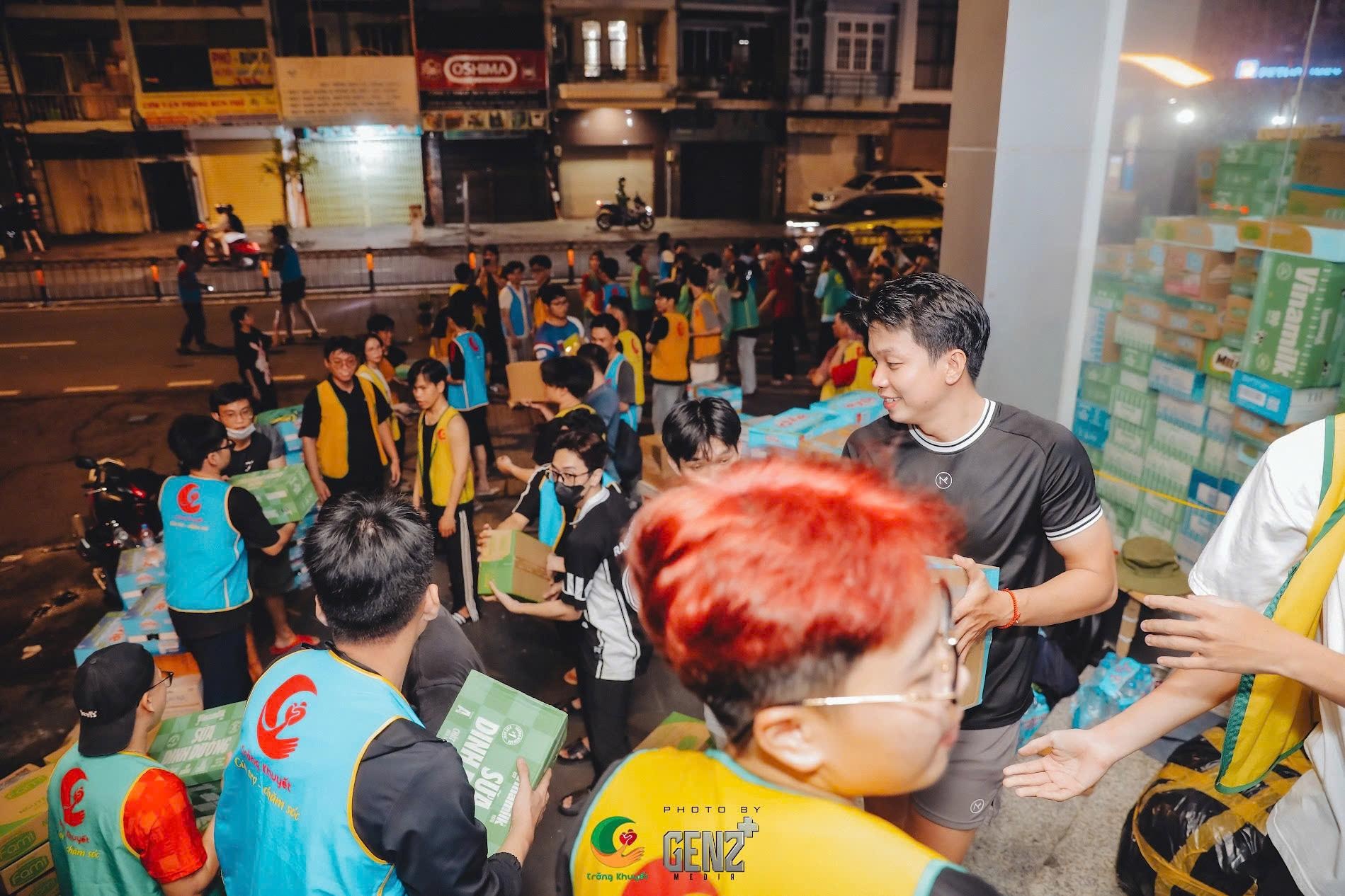 9 dem thuc trang tai kho hang cuu tro Sai Gon Bao Dung hinh anh