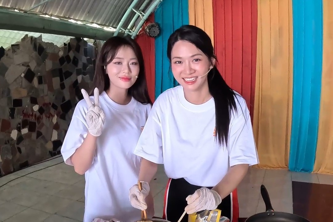 Le Bong, MisThy dung noi dung lan toa nang luong tich cuc hinh anh