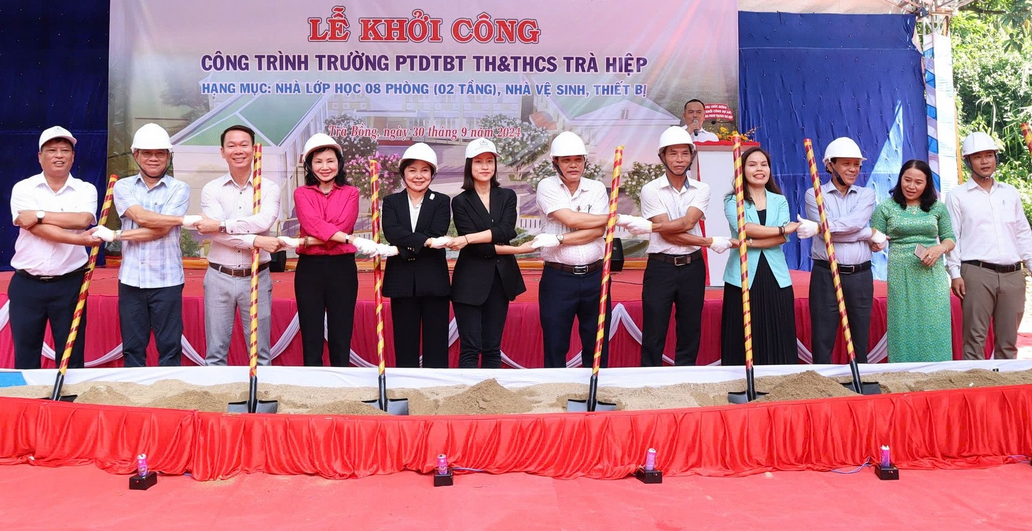 PNJ, Cao Thị Ngọc Dung ảnh 2 PNJ, Cao Thi Ngoc Dung anh 2