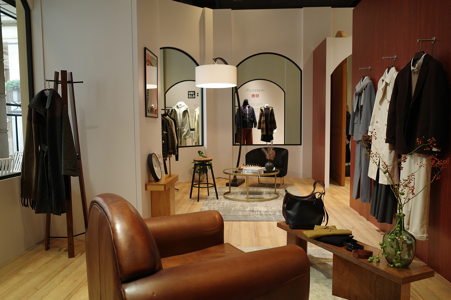 Trien lam Uniqlo anh 3